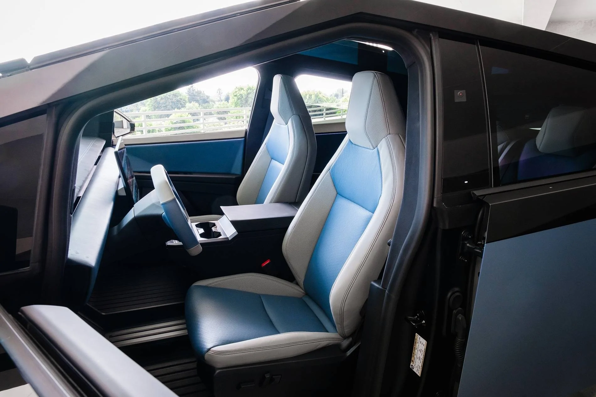 Tesla Cybertruck TWO-TONE / DUAL-TONE / MULTIPLE COLORS Vinyl Wrap & PPF Cybertruck -- Photos & Videos TMaxx Gloss Ice Blue and Hyper Black PPF, 2-tone color 2