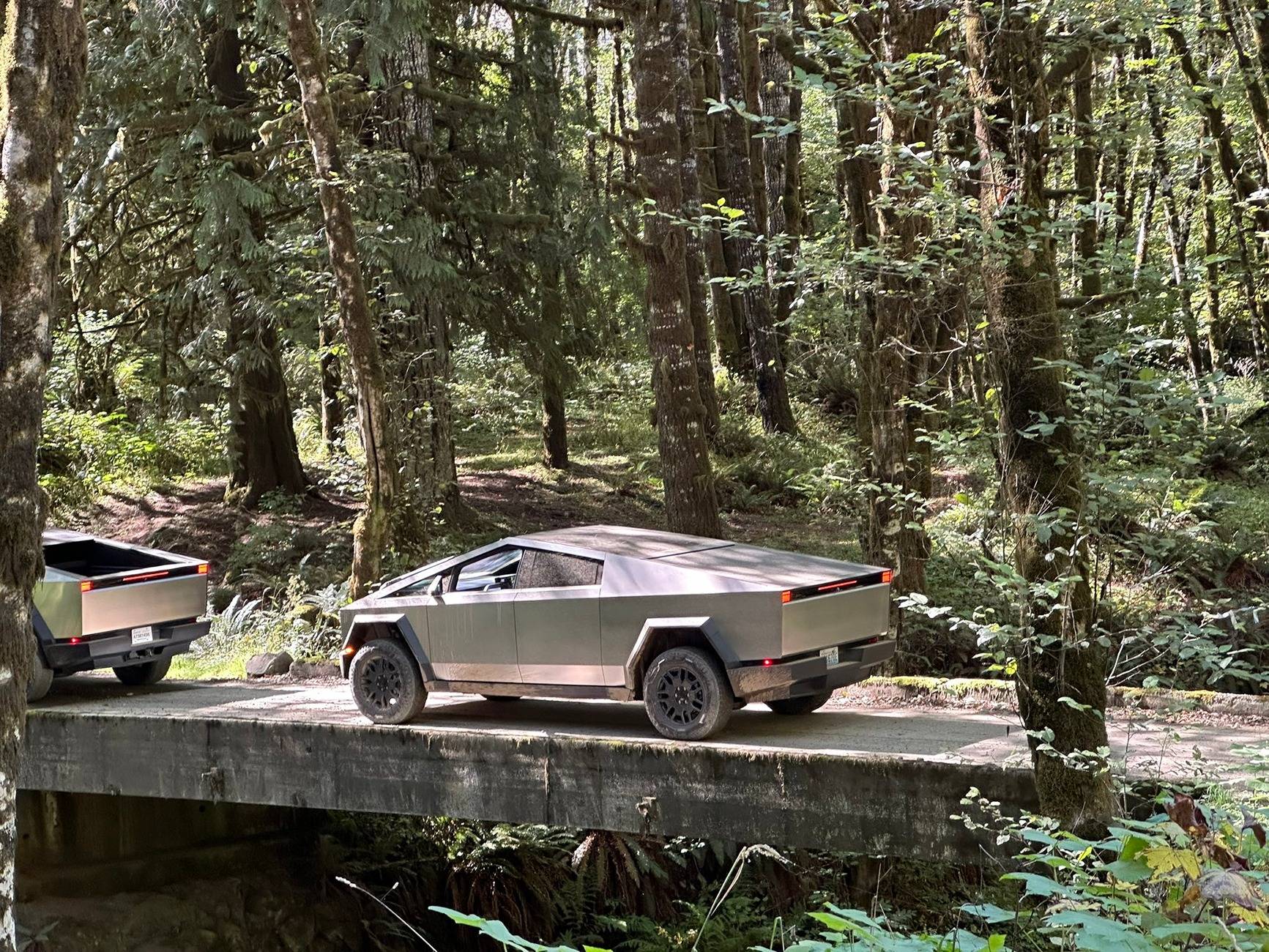 Tesla Cybertruck Offroad Rally by 8 Cybertrucks in Tillamook, Oregon 📐 2