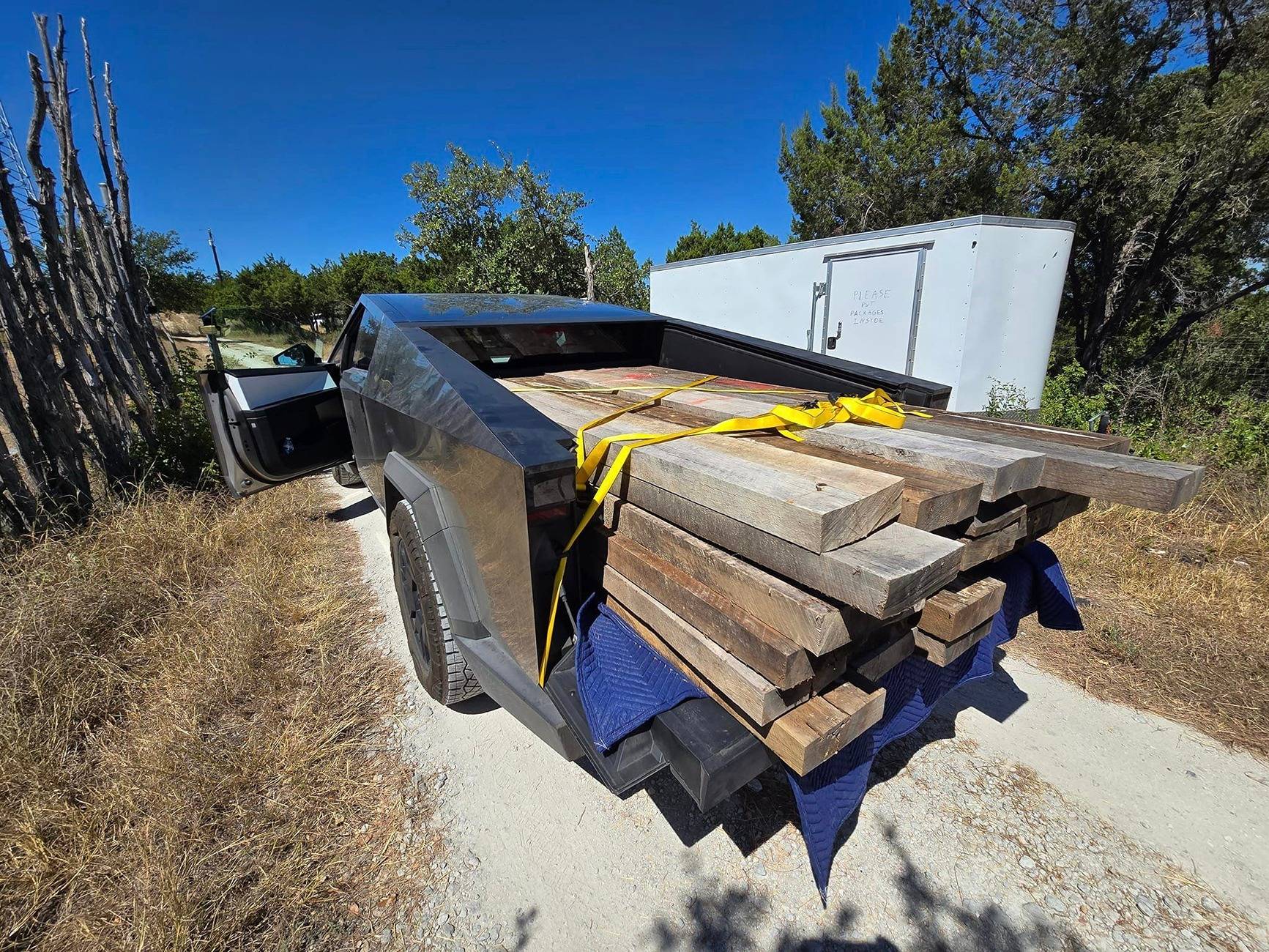 Tesla Cybertruck What Are You Hauling in your Cybertruck? 🦾 👷‍♂️ lumber hauling cybertruck bed