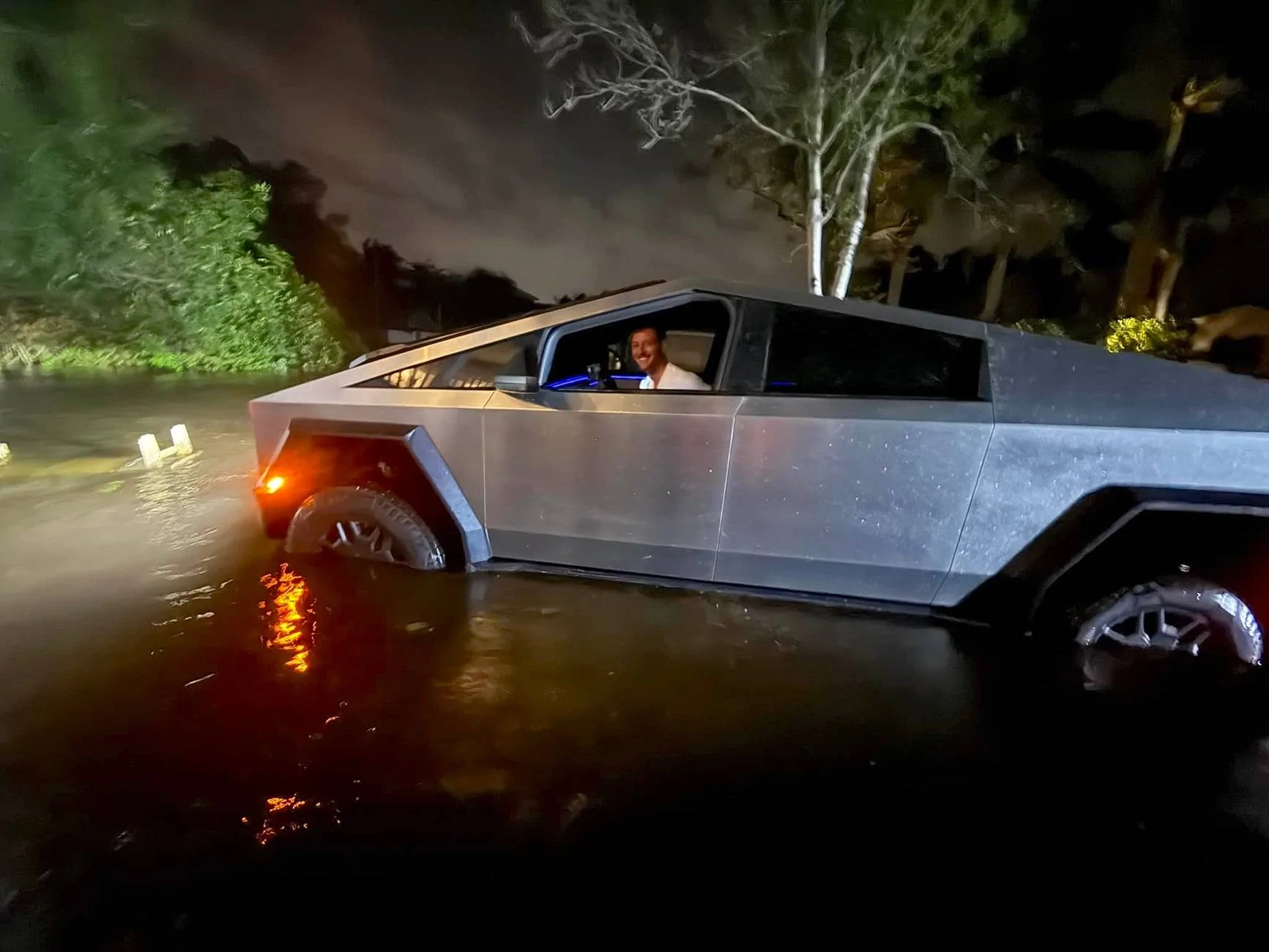 Tesla Cybertruck Wade Mode + Powershare helping in flood water crossing and power outage during Hurricane Helene 461419879_10169403867855035_7747222071048990331_n