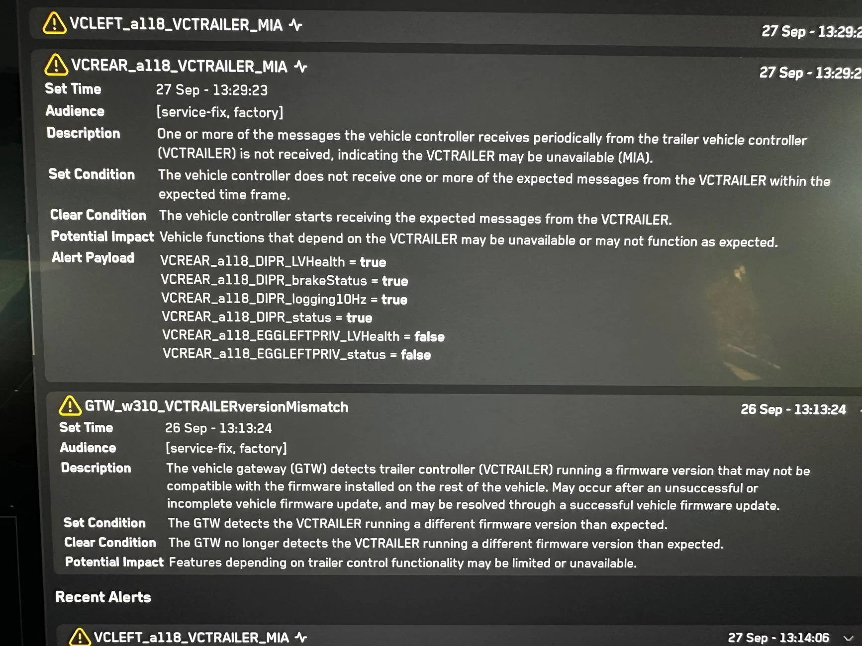 Tesla Cybertruck Trailer Functionality May be Unavailable - Error IMG_6143