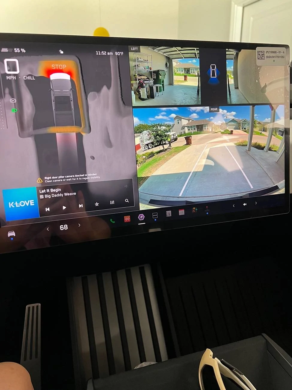 Tesla Cybertruck display blurry when trying to park IMG_0257