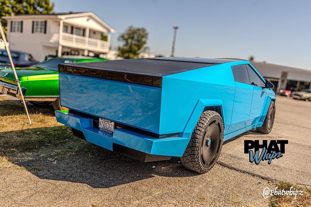 Tesla Cybertruck BLUE / BLURPLE / PURPLE Vinyl Wrap & PPF Cybertruck -- Photos & Videos Snapinsta.app_461030678_18366014008111725_4301248477670170069_n_1080