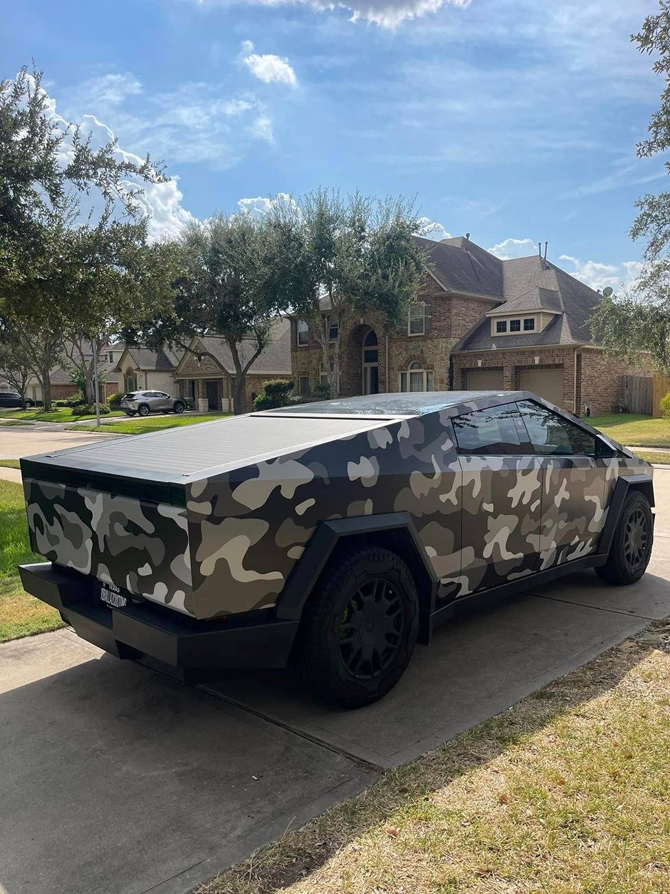 Tesla Cybertruck Camo / Camouflage Vinyl Wrap & PPF Cybertruck -- Photos & Videos 461267902_3195772843891241_5270823804206104992_n