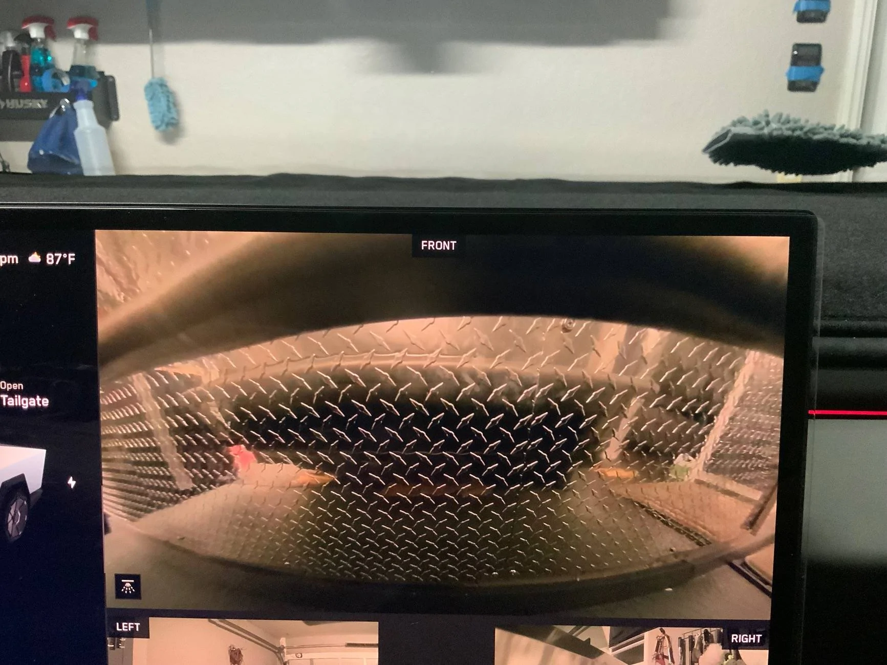 Tesla Cybertruck display blurry when trying to park IMG_1933