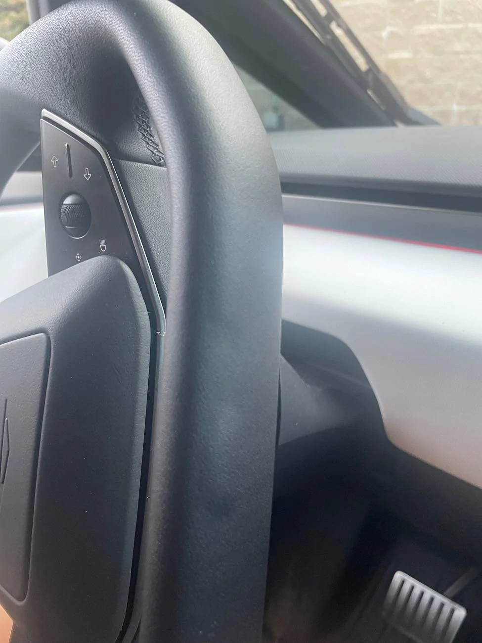 Tesla Cybertruck Steering Wheel Bubbling IMG_3549