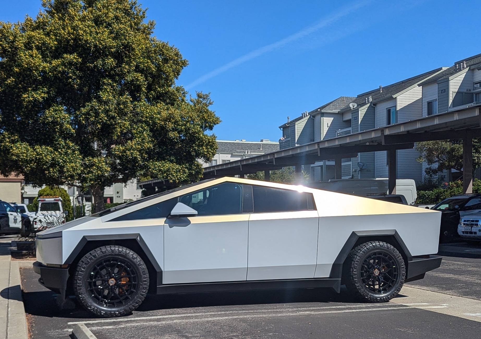Tesla Cybertruck Finally got my beast original_c66c4f68-759b-406c-aafb-0957c2e09769_PXL_20240826_173239988.PORTRAIT.ORIGINAL