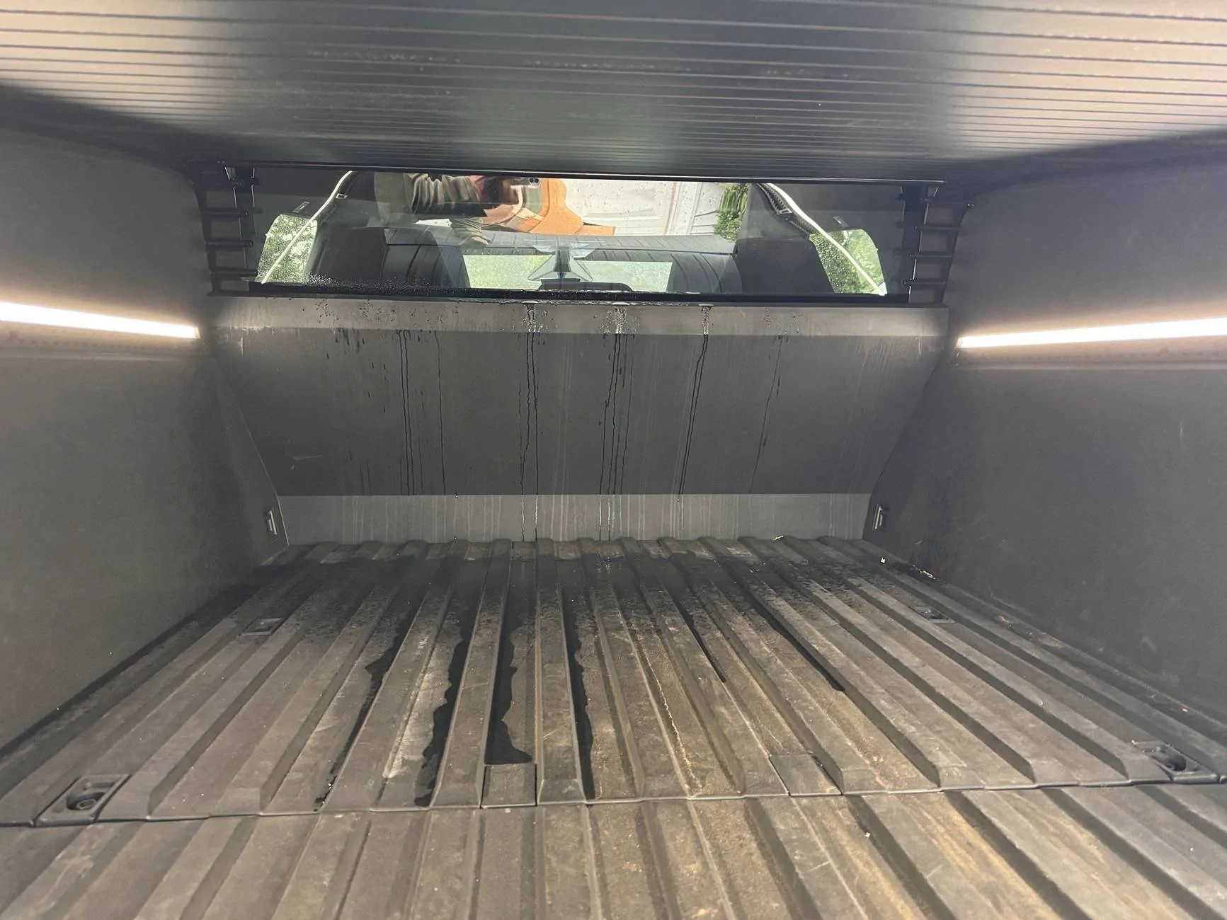 Tesla Cybertruck Vault cover question - missing piece? IMG_2118