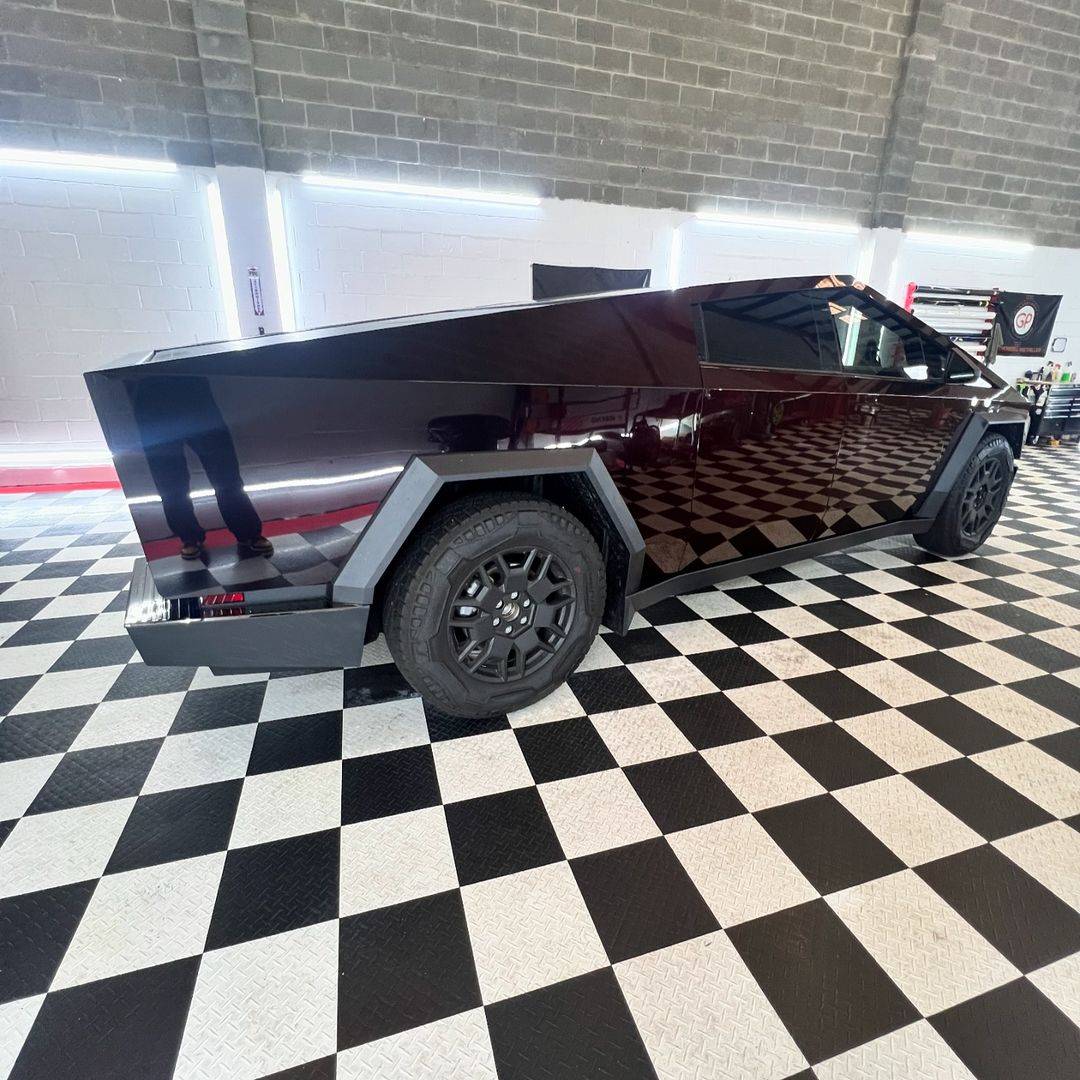 Tesla Cybertruck RED Vinyl Wrap & PPF Cybertruck -- Photos & Videos 460937872_1227225634986599_1469180233021049850_n
