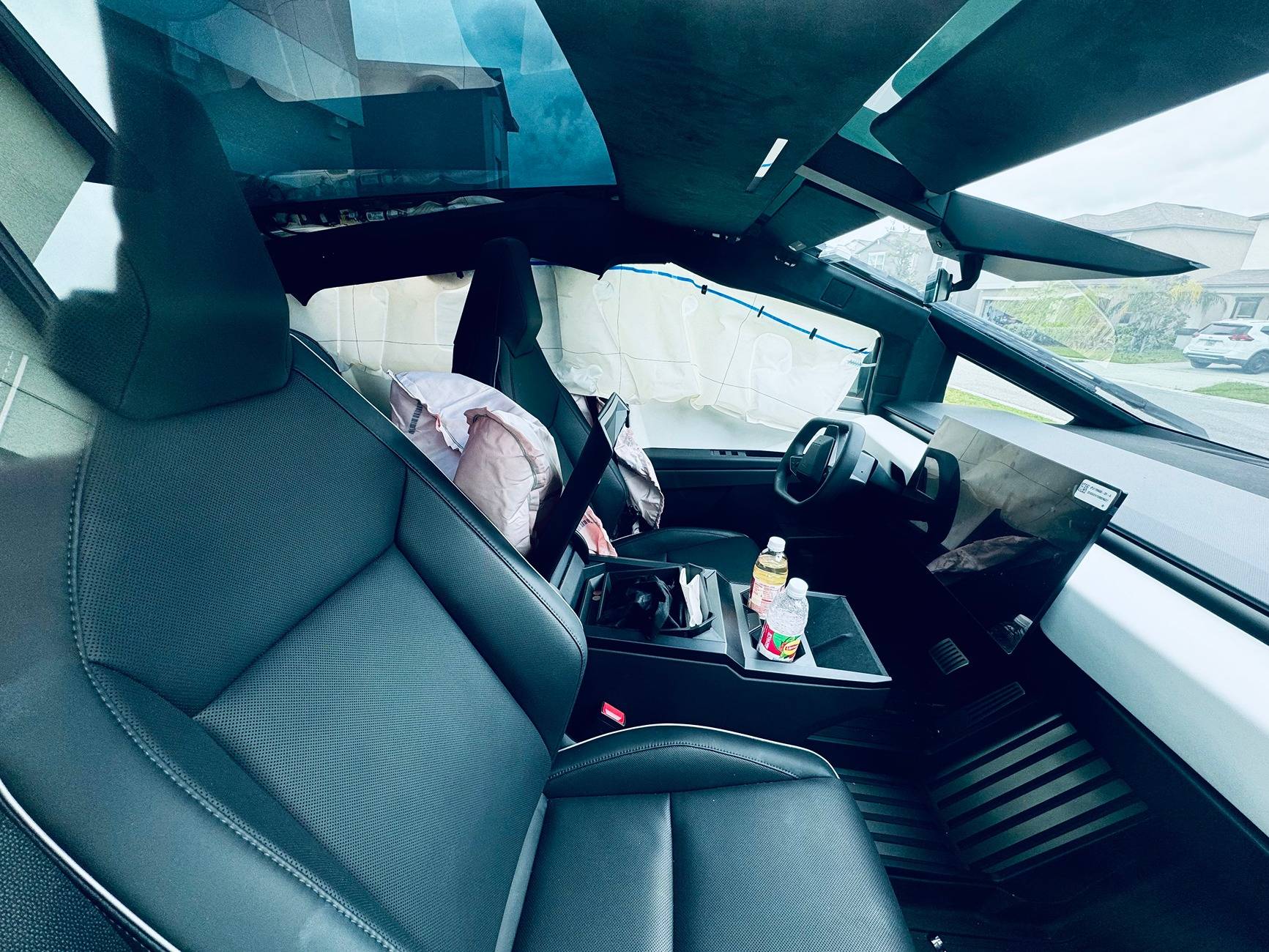 Tesla 4 inside airbag.jpg