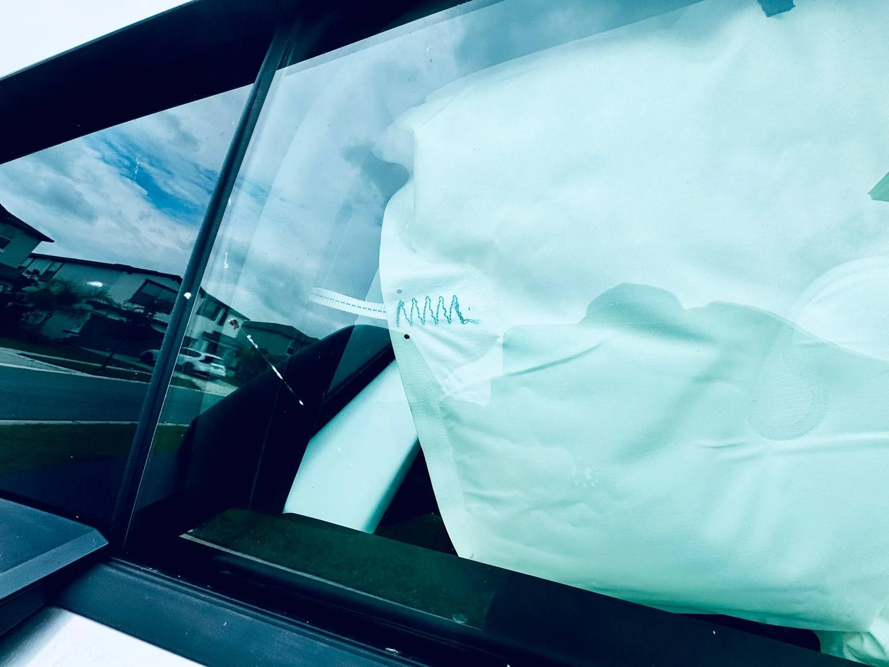 Tesla 3 airbag.jpg