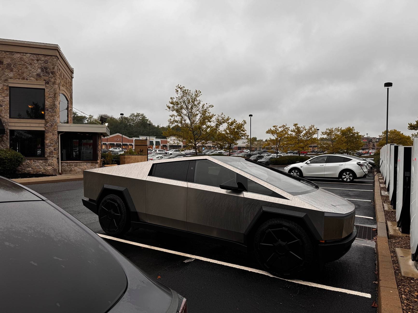 Tesla Cybertruck Cyberbeast waiting room ⏳ IMG_3004