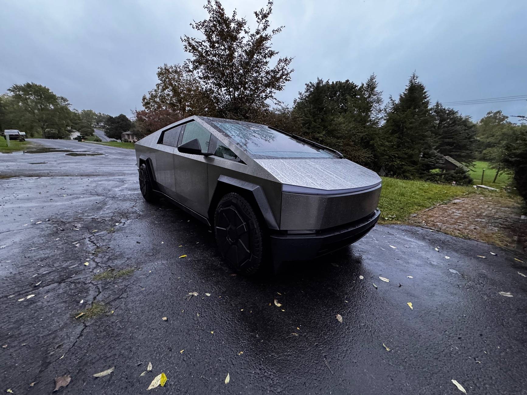 Tesla Cybertruck Cyberbeast waiting room ⏳ IMG_3017