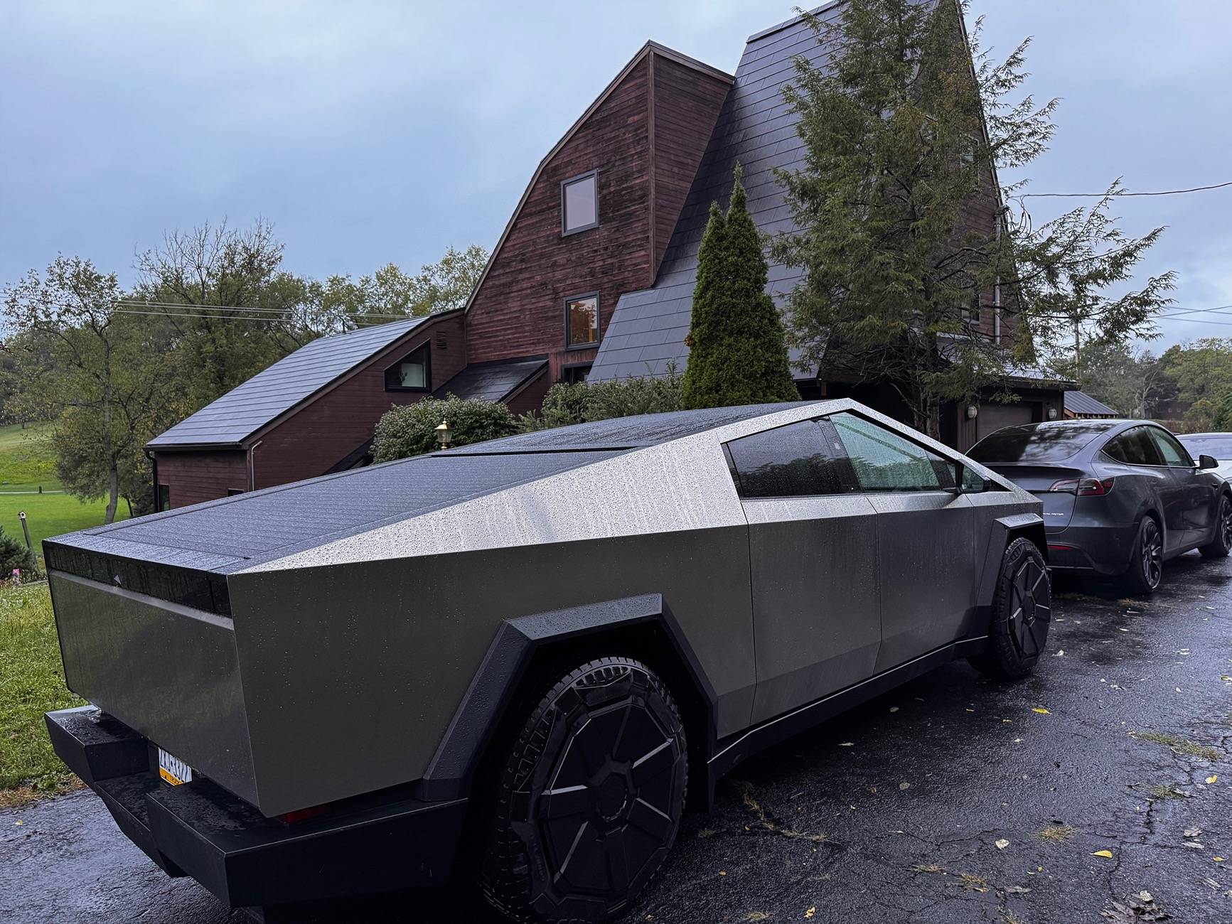 Tesla Cybertruck Cyberbeast waiting room ⏳ IMG_3018