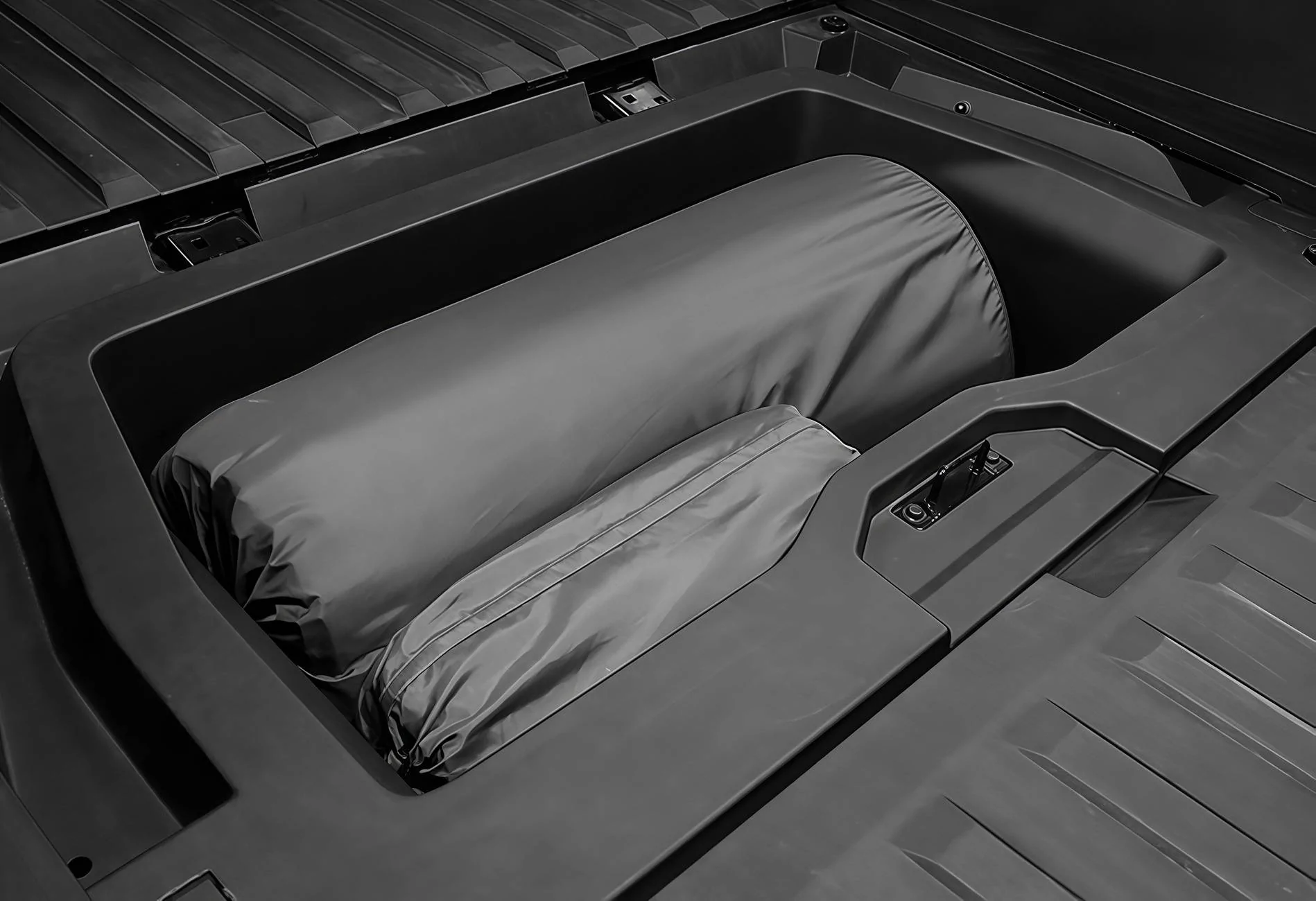 Tesla Cybertruck Portable Air Mattress Solutions for Perfect Rest in Your Cybertruck - CyberGear _cgi-bin_mmwebwx-bin_webwxgetmsgimg__&MsgID=322500148208524574&skey=@crypt_bc83520e_0af6805a7