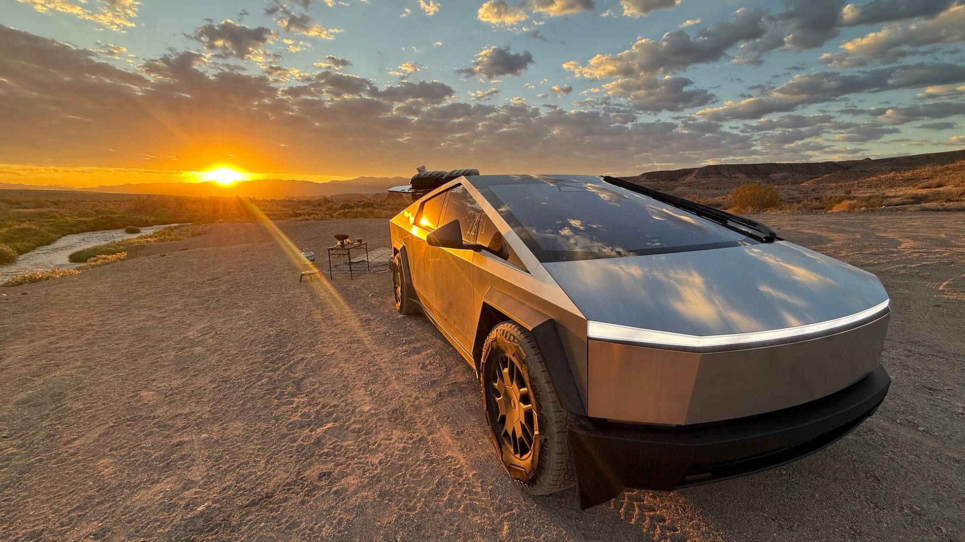 Tesla Cybertruck Glorious Sunrise and Three Beasts IMG_0190
