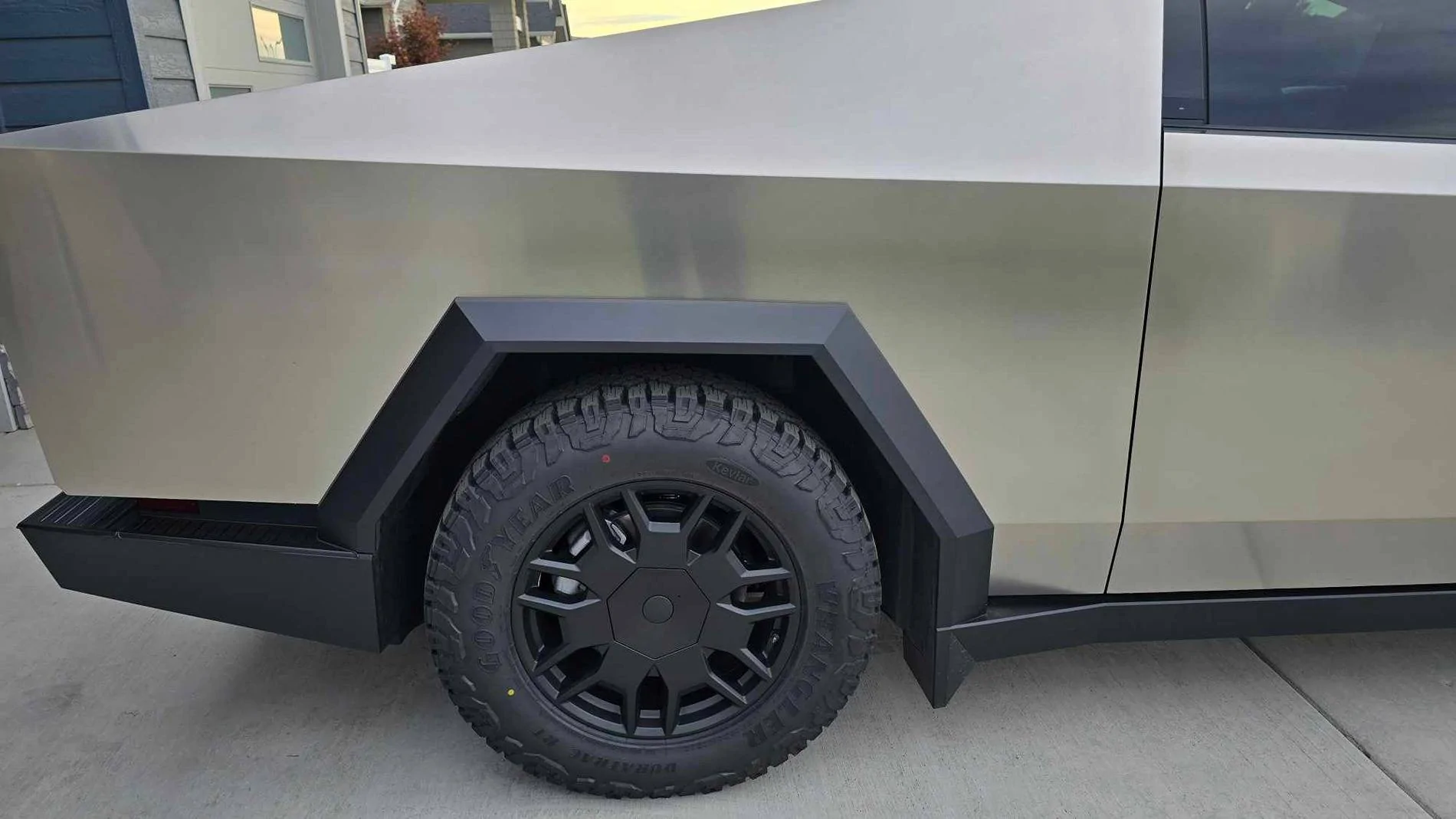 Tesla Cybertruck Looking at replacement tires for Cybertruck (BFG KO3 & Michelin Defender), pros and cons 461655952_744832821126511_8572461982775476651_n