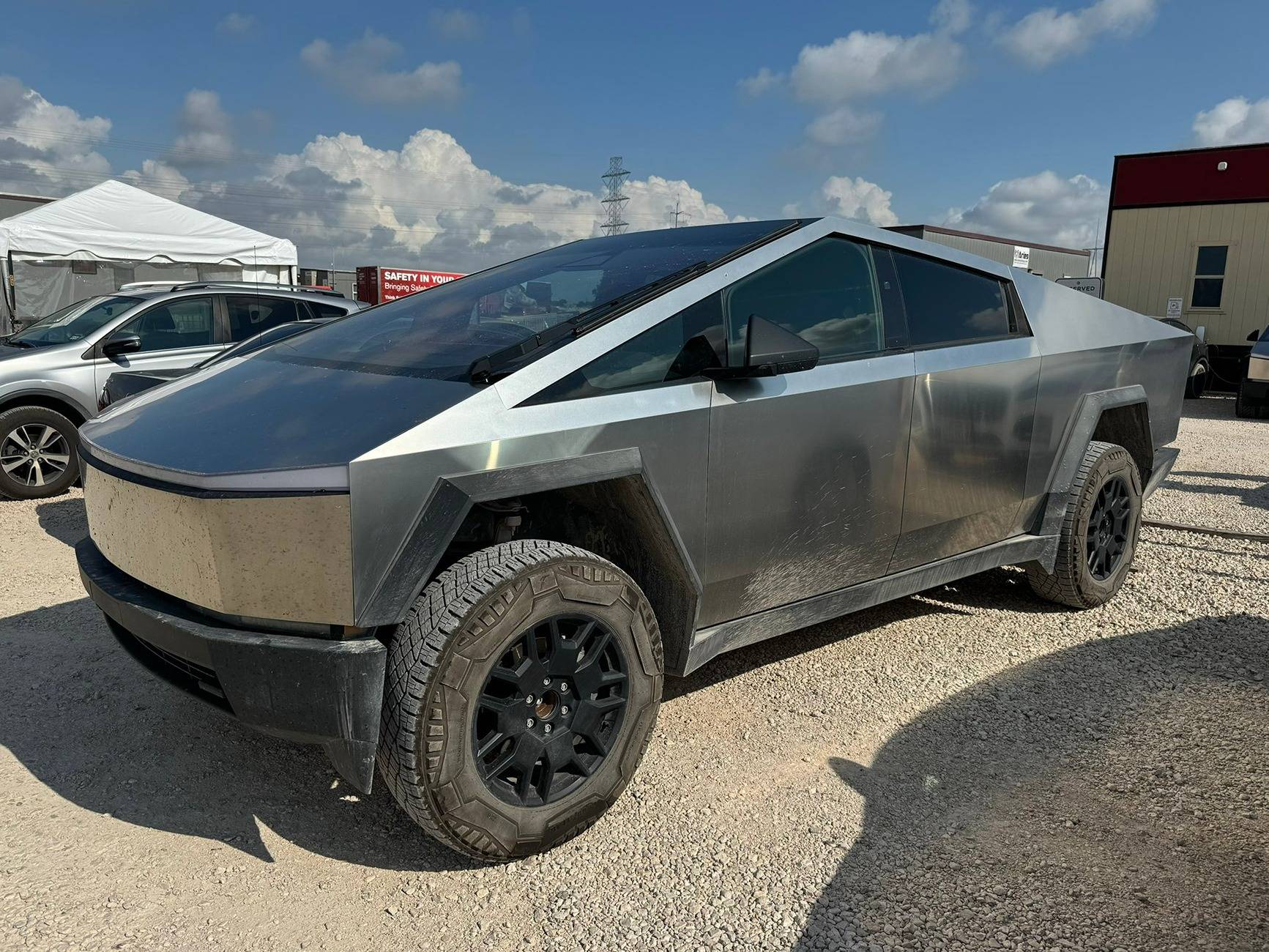 Tesla Cybertruck Non-Foundation Series Cybertruck First Looks @ Giga Texas! Non-Foundation Series Tesla Cybertruck photos 1