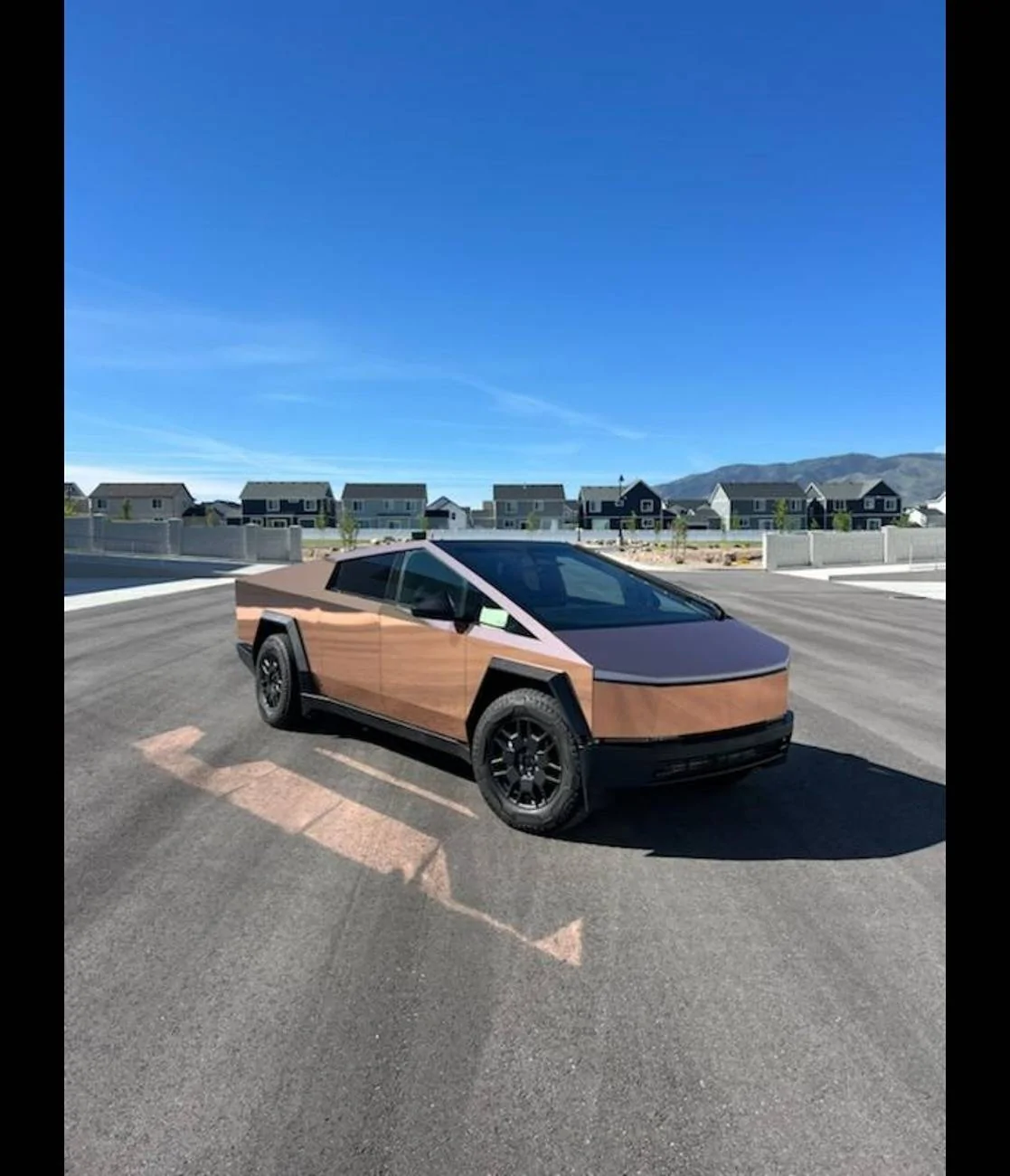 Tesla Cybertruck GOLD Vinyl Wrap & PPF Cybertruck -- Photos & Videos Screenshot_20240925_004245_Messages