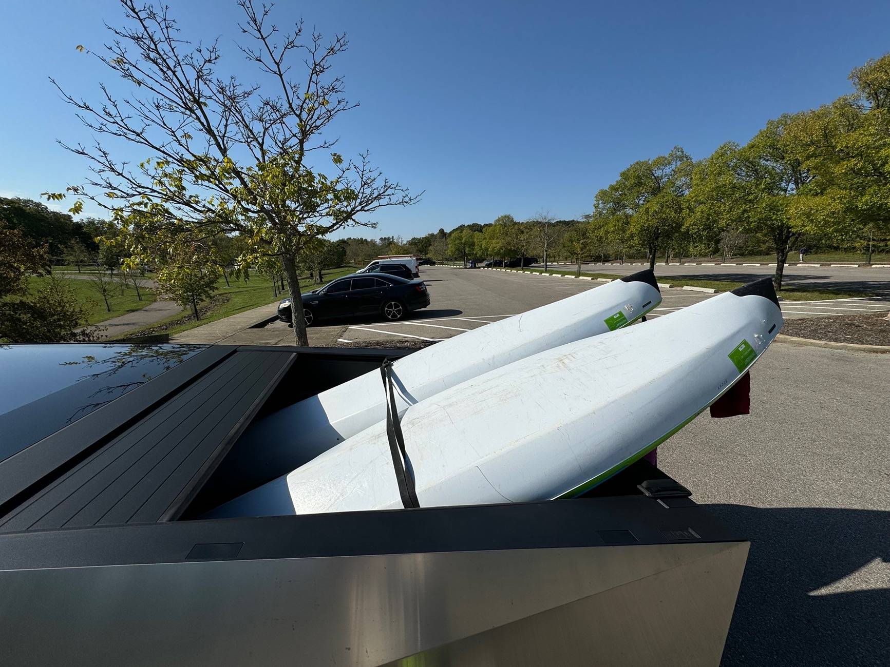 Tesla Cybertruck Carrying 2 Kayak in bed: super-easy hauling without accessories IMG_8603