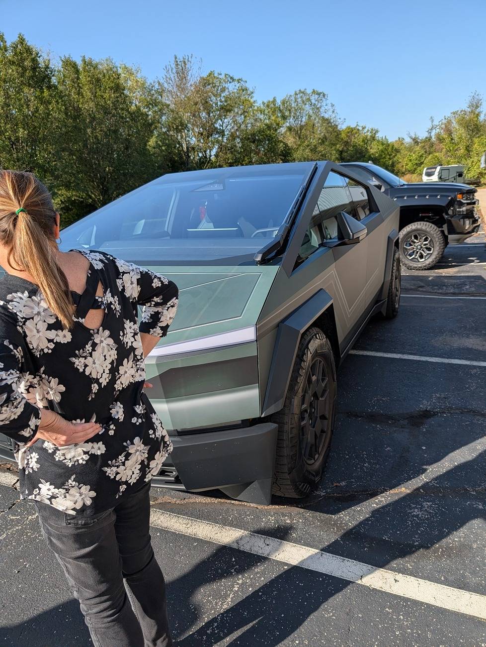 Tesla Cybertruck Finally got my Halo inspired wrap from ink-monkey! PXL_20241001_150233676