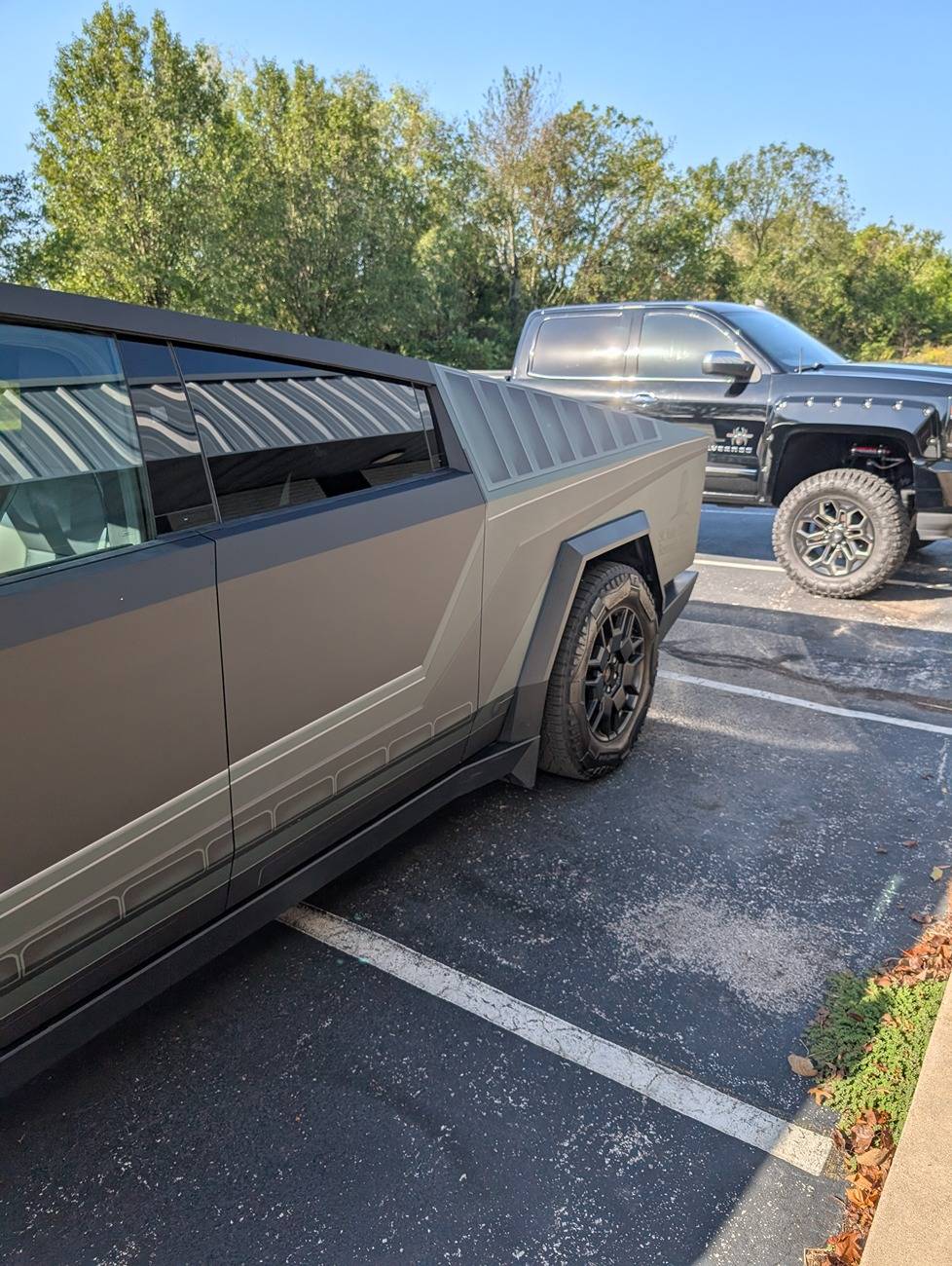Tesla Cybertruck Finally got my Halo inspired wrap from ink-monkey! PXL_20241001_150238675