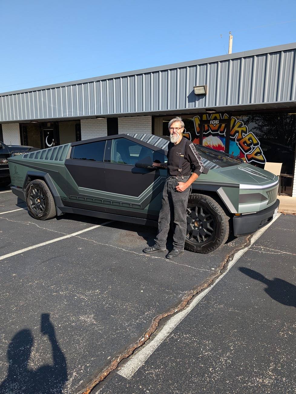 Tesla Cybertruck Finally got my Halo inspired wrap from ink-monkey! PXL_20241001_150307905.MP