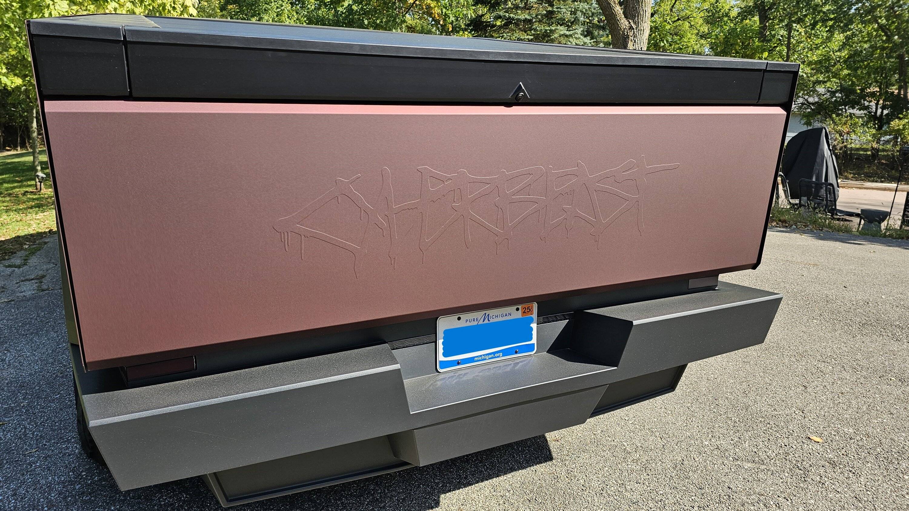 Tesla Cybertruck Mythos Red Cyberbeast (KPMF Absolute Matte Mythos Red Wrap) 20241006_141148