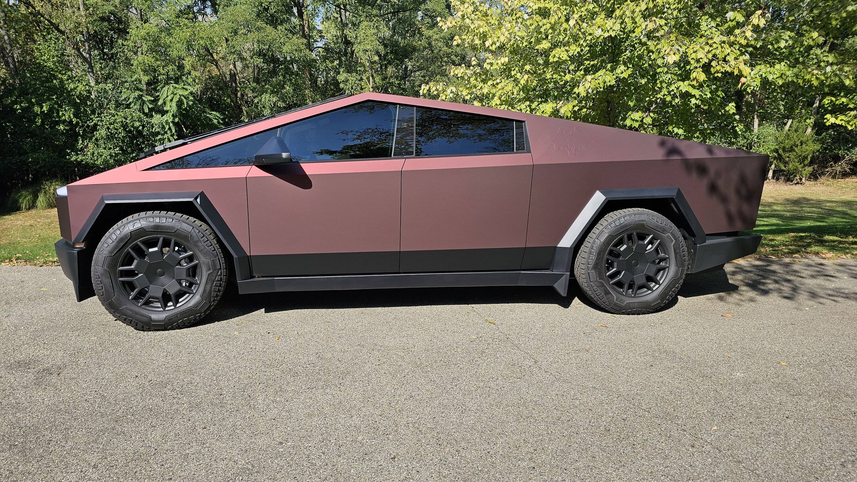 Tesla Cybertruck Mythos Red Cyberbeast (KPMF Absolute Matte Mythos Red Wrap) 20241006_140753