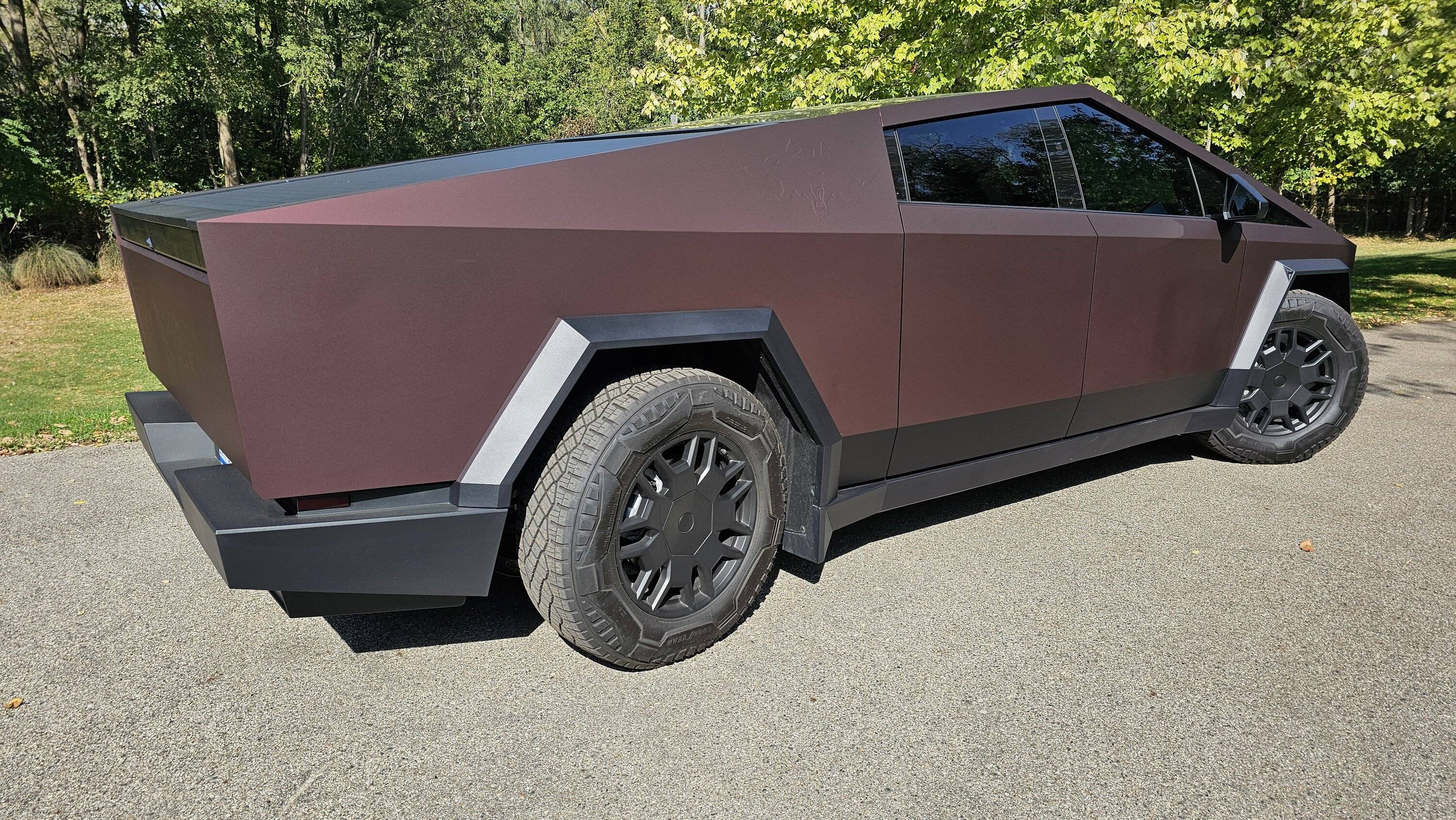 Tesla Cybertruck Mythos Red Cyberbeast (KPMF Absolute Matte Mythos Red Wrap) 20241006_141130