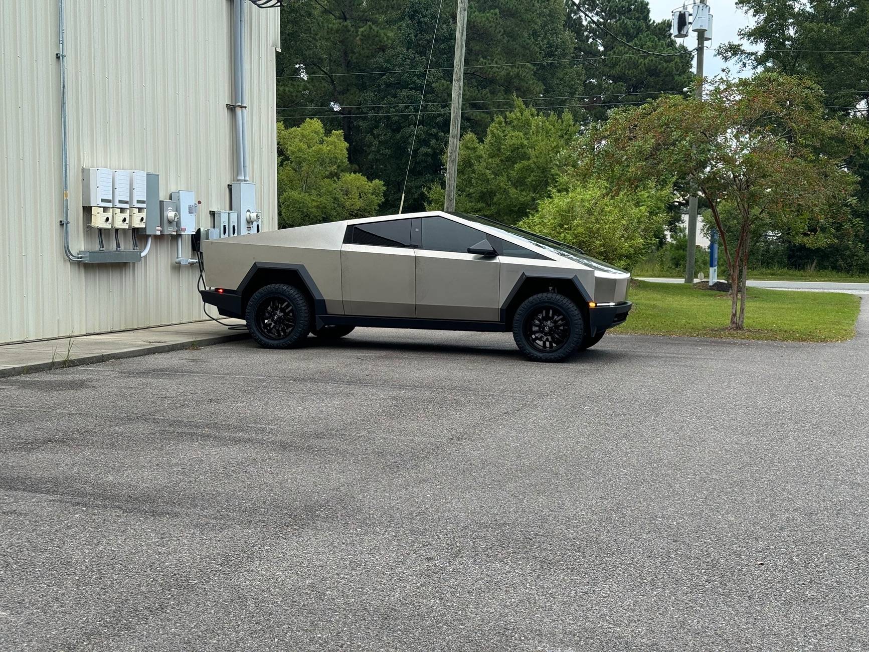 Tesla Cybertruck Fuel Wheels and Nitto Tires IMG_0321 2