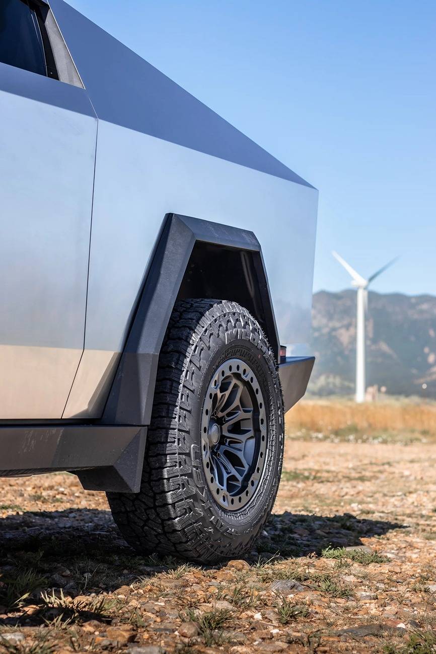 Tesla Cybertruck Martian Wheels 18" Cyber Rover beadlock wheels on Cybertruck CT-wheel-36_1680x