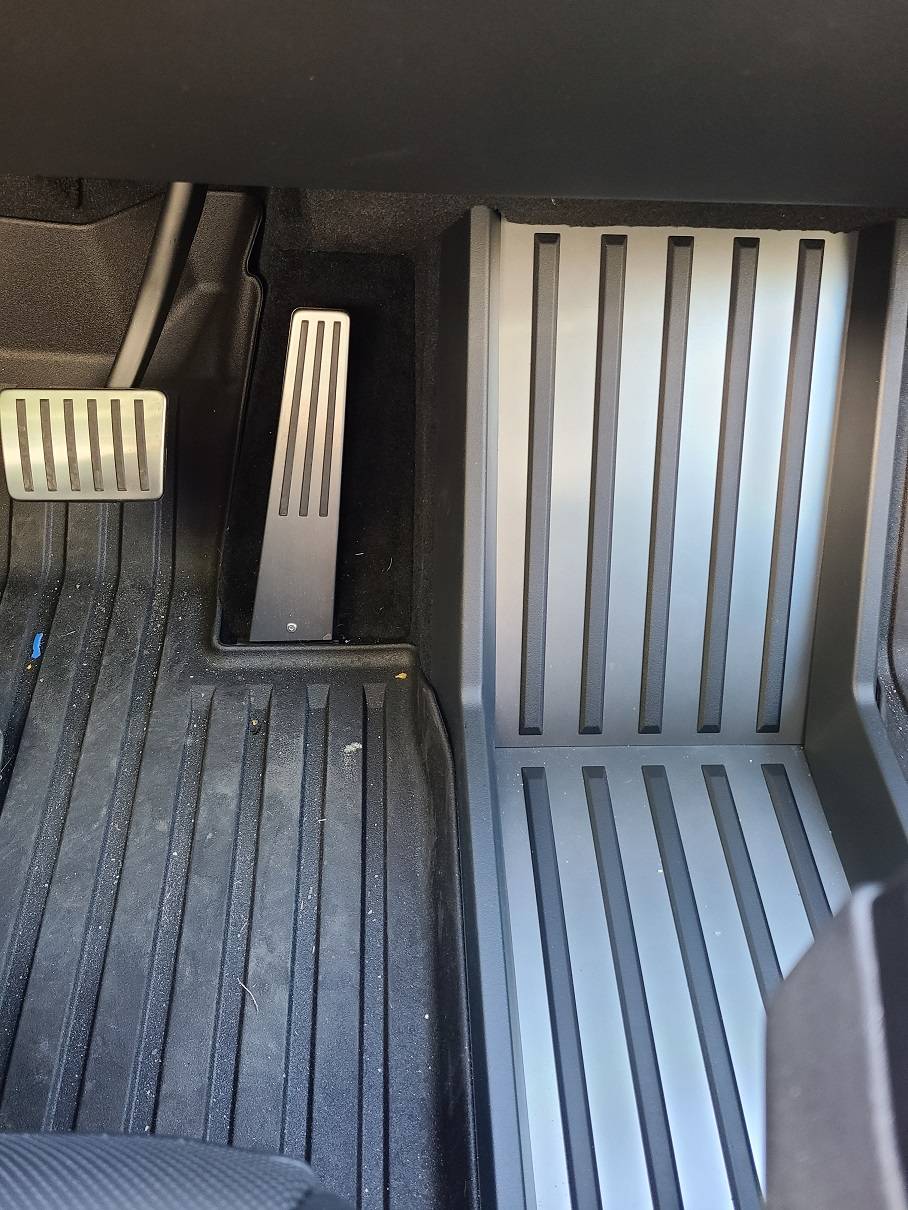 Tesla Cybertruck Changes on Non-Foundation Series (vs. Foundation Series Cybertruck) 20241008_140954 sm