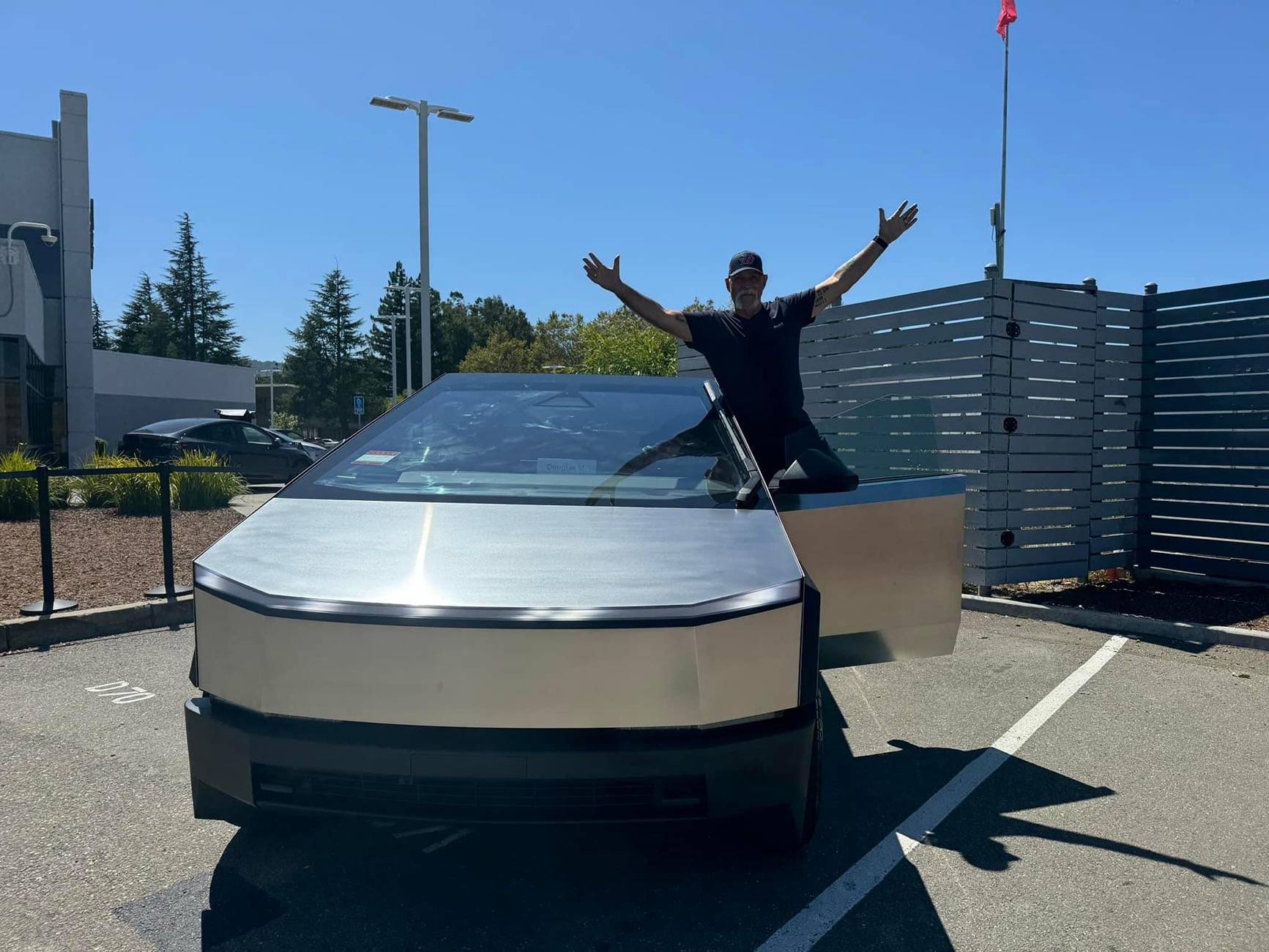 Tesla Cybertruck 🎃🕸️🐉 GIVEAWAY RealWheels EV Cybertruck of the Month Contest (RWCev CTOTM) - October 2024 🐉🕸️🎃 IMG_1014