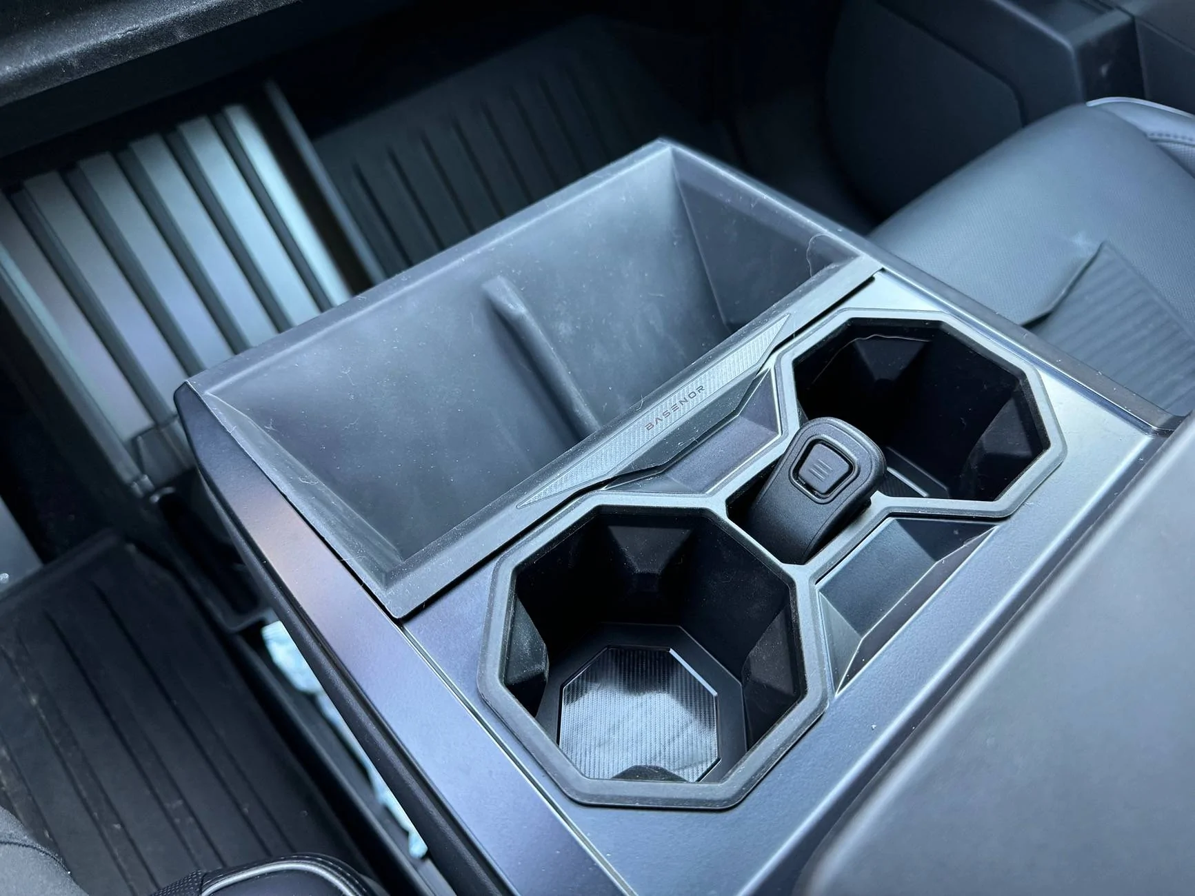 Tesla Cybertruck [Review] Wireless Charging Mat and Cup Holder from Basenor IMG_7295