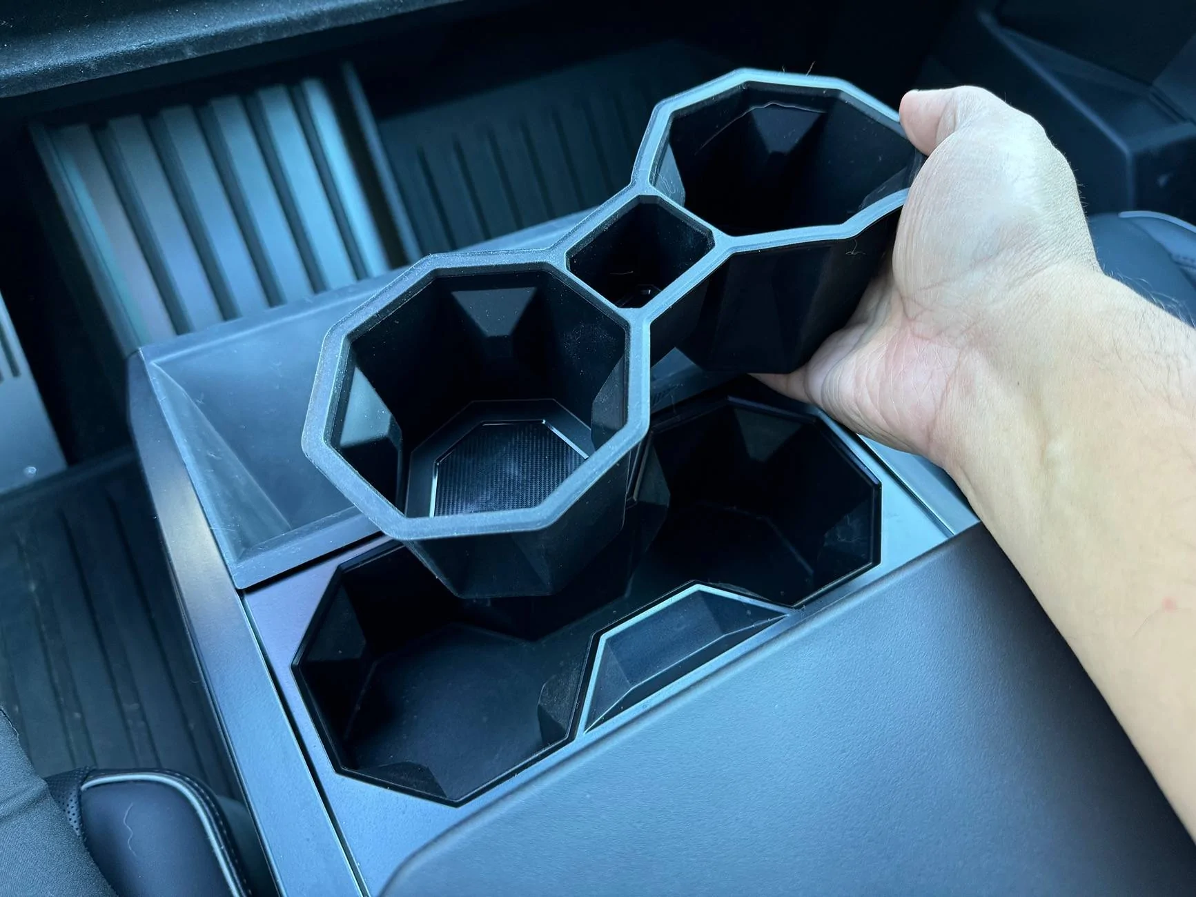 Tesla Cybertruck [Review] Wireless Charging Mat and Cup Holder from Basenor IMG_7294