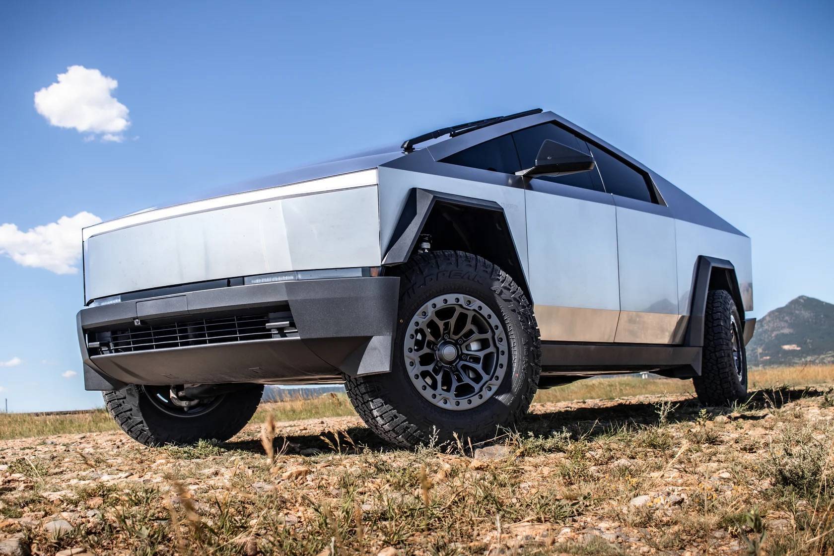 Tesla Cybertruck Martian Wheels 18" Cyber Rover beadlock wheels on Cybertruck Martian Wheels Beadlock Tesla Cybertruck 5