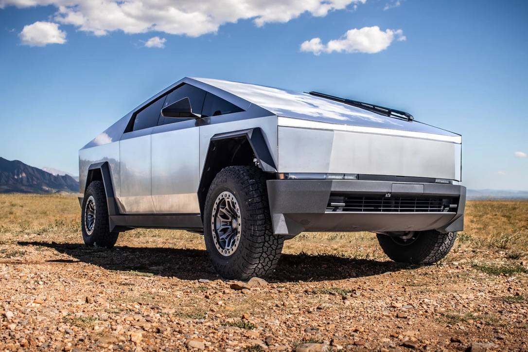 Tesla Cybertruck Martian Wheels 18" Cyber Rover beadlock wheels on Cybertruck martian-wheels-beadlock-tesla-cybertruck-7-jpe
