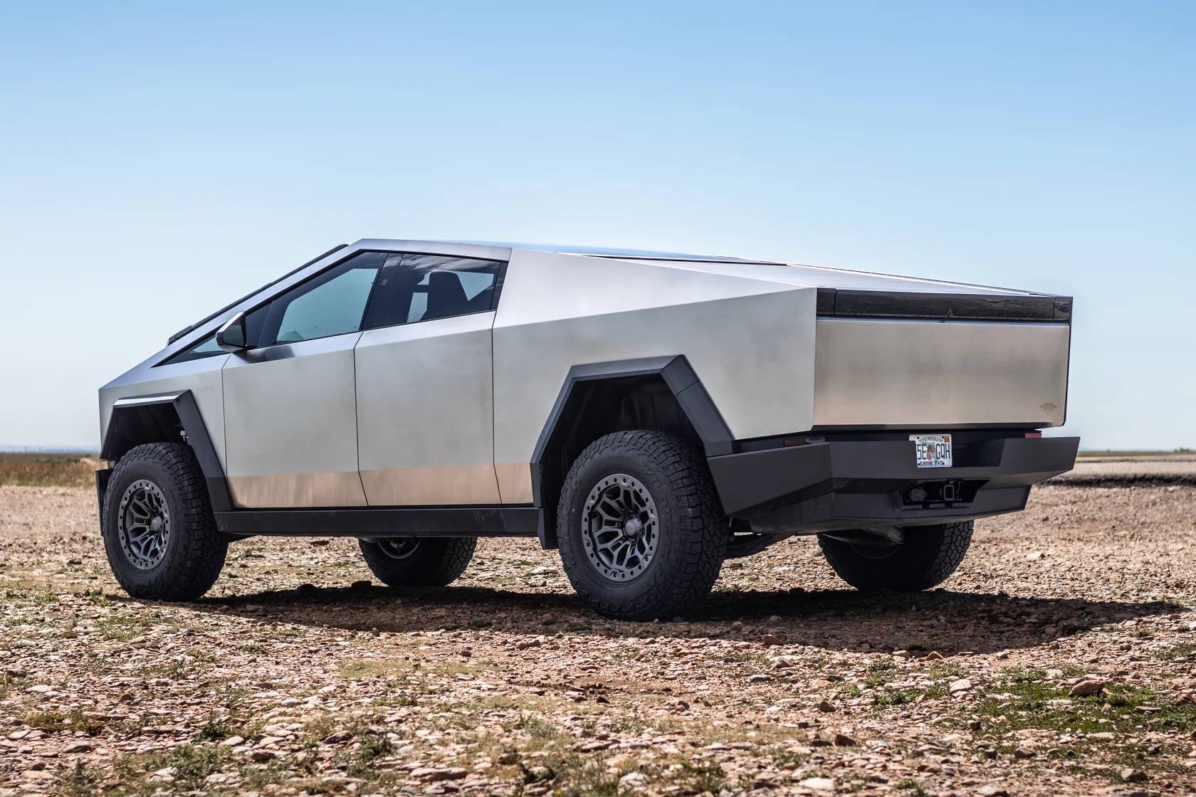Tesla Cybertruck Martian Wheels 18" Cyber Rover beadlock wheels on Cybertruck martian-wheels-beadlock-tesla-cybertruck-6-jpe