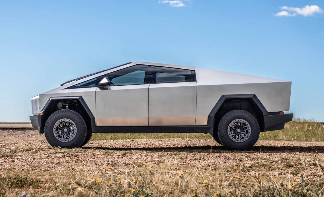 Tesla Cybertruck Martian Wheels 18" Cyber Rover beadlock wheels on Cybertruck martian-wheels-beadlock-tesla-cybertruck-1-jpe