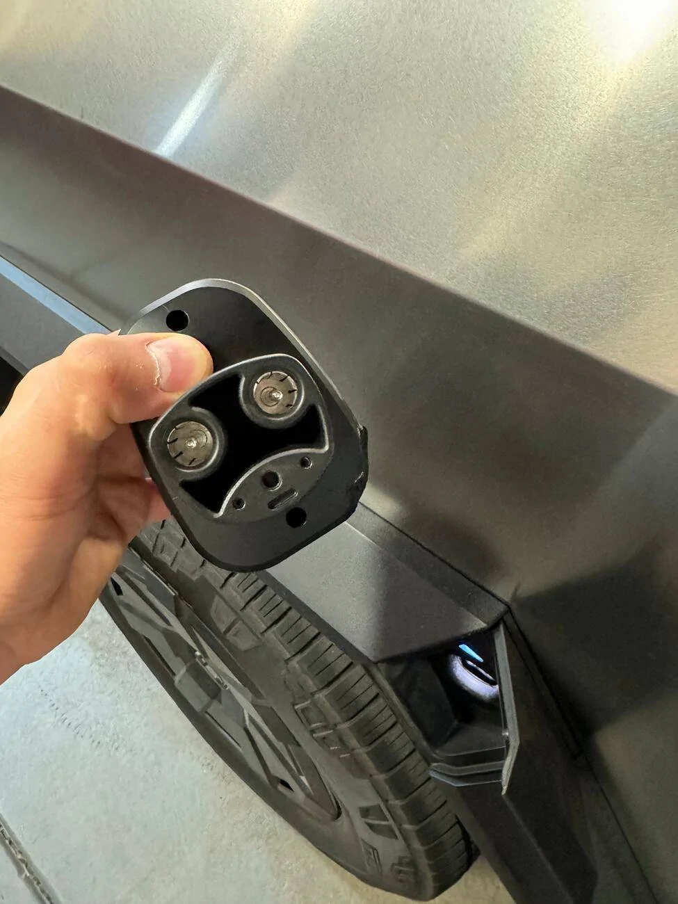 Tesla Cybertruck Charging cybertruck with CCS standard adapter tempImageyVTxv5