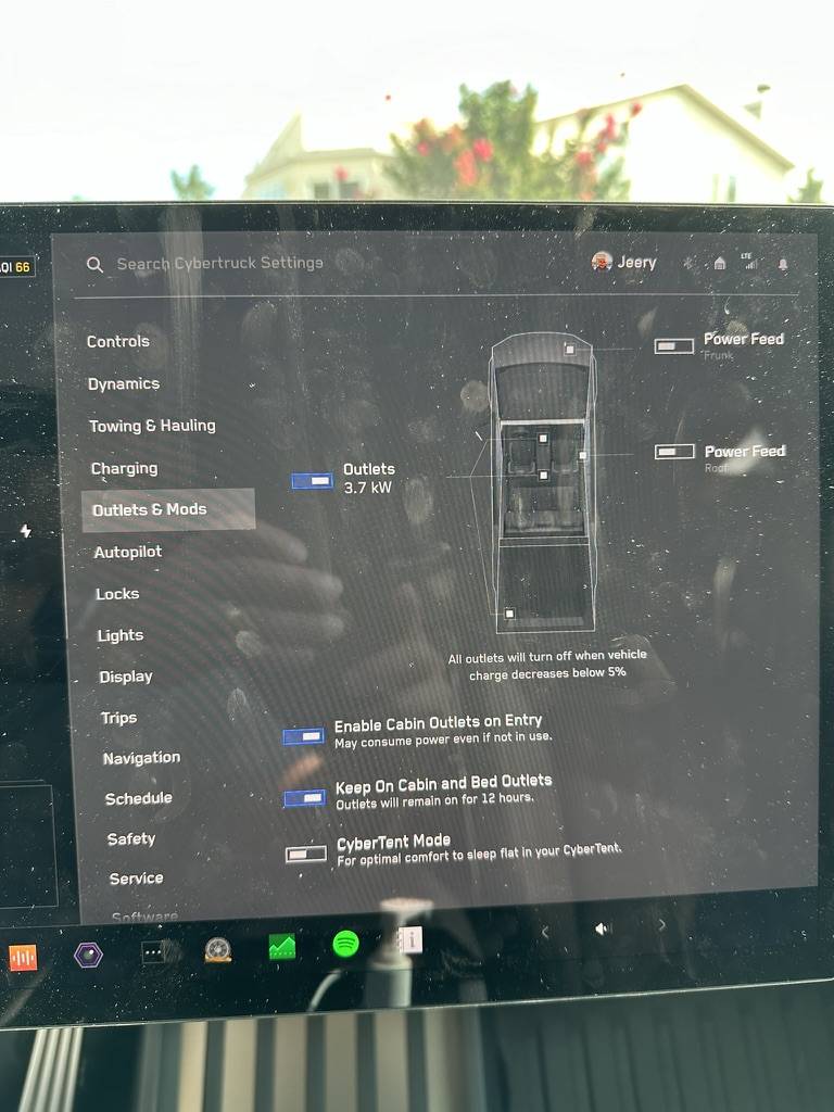 Tesla Cybertruck Running the house from the 240 outlet? 1728568466113-ze