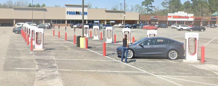 Tesla Cybertruck Drive through superchargers while towing 1728572364669-60
