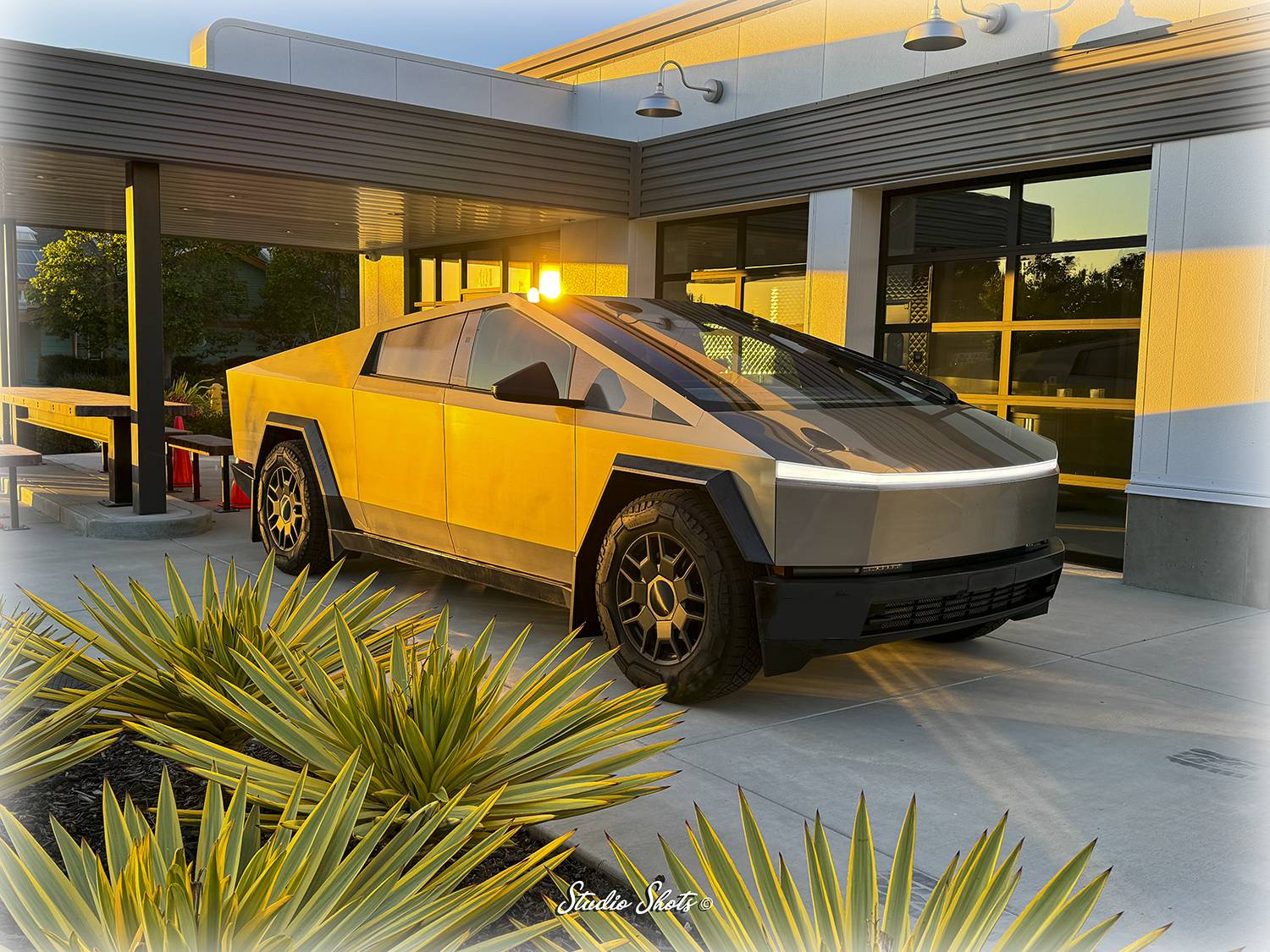 Tesla Cybertruck Daily random Cybertruck photos thread - Post Yours! 📸 🤳 Cybertrk bldg cc z a