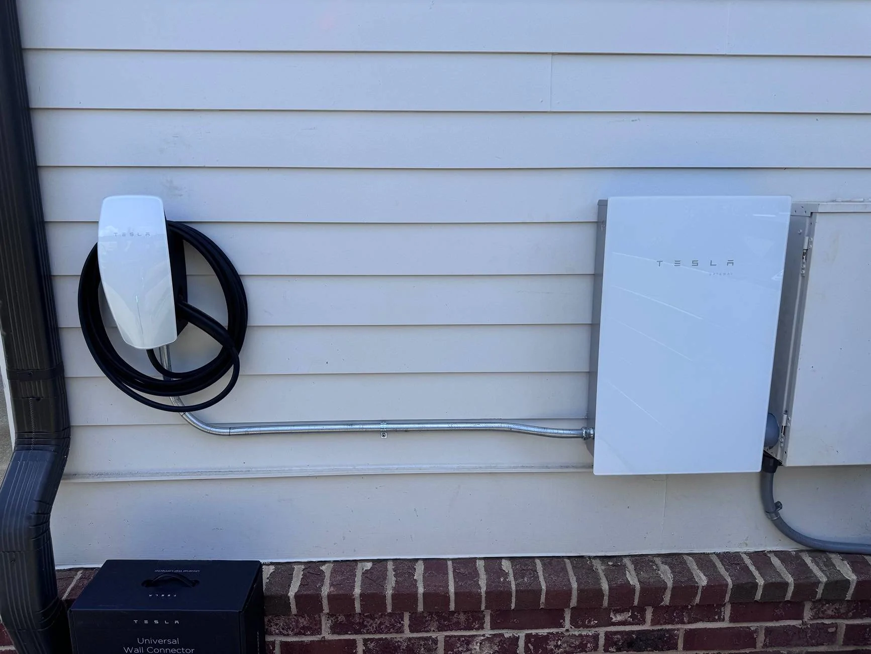 Tesla Cybertruck Powershare Gateway Circuit Breakers? Gateway Simpl