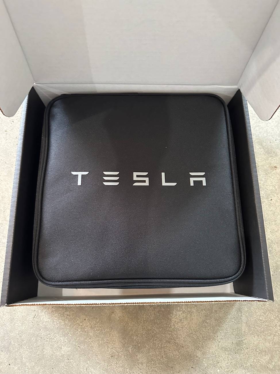Tesla Cybertruck Gen 3 CYBERTRUCK powershare mobile charger IMG_4446