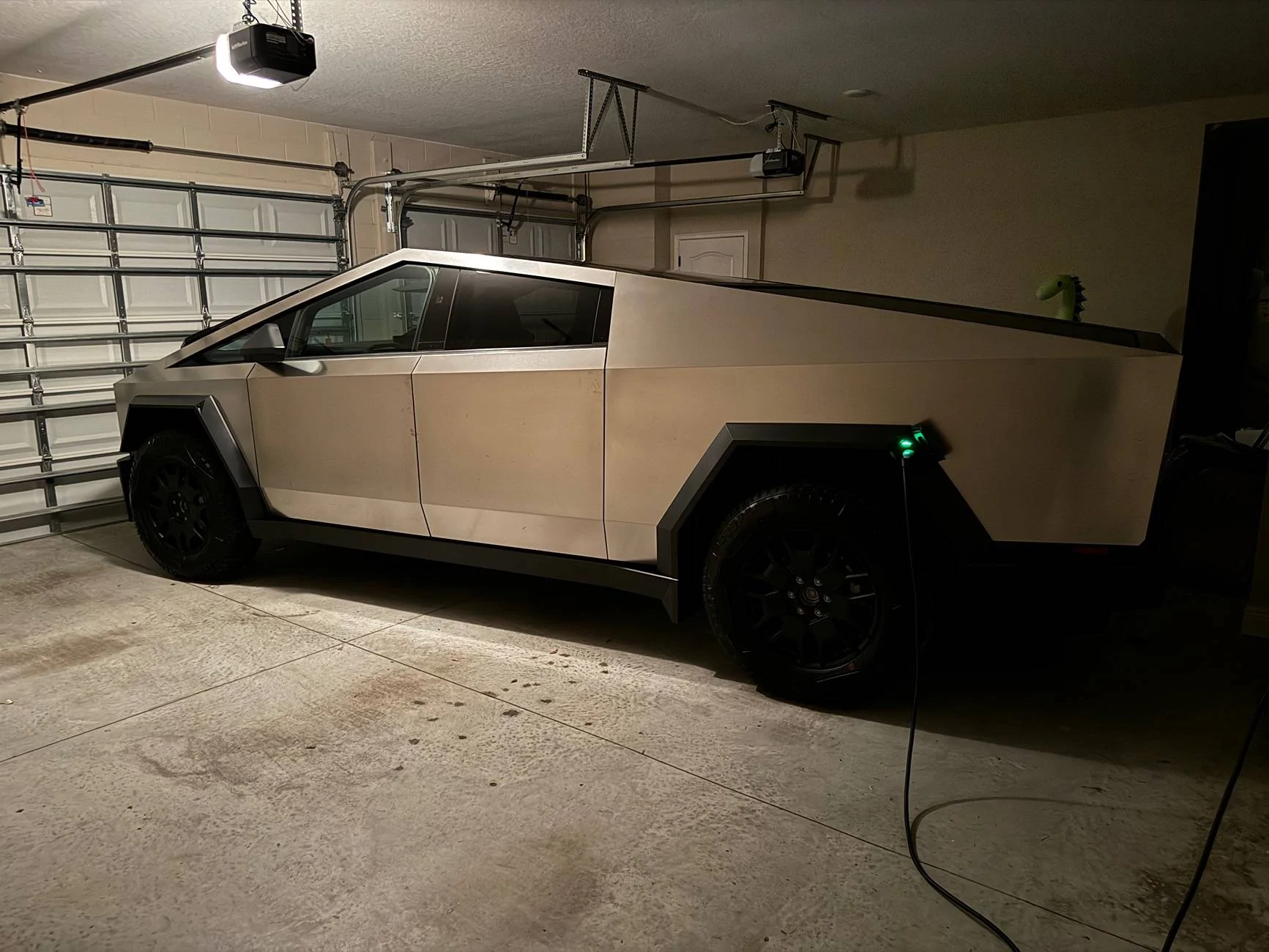 Tesla Cybertruck Cyberbeast waiting room ⏳ IMG_0351
