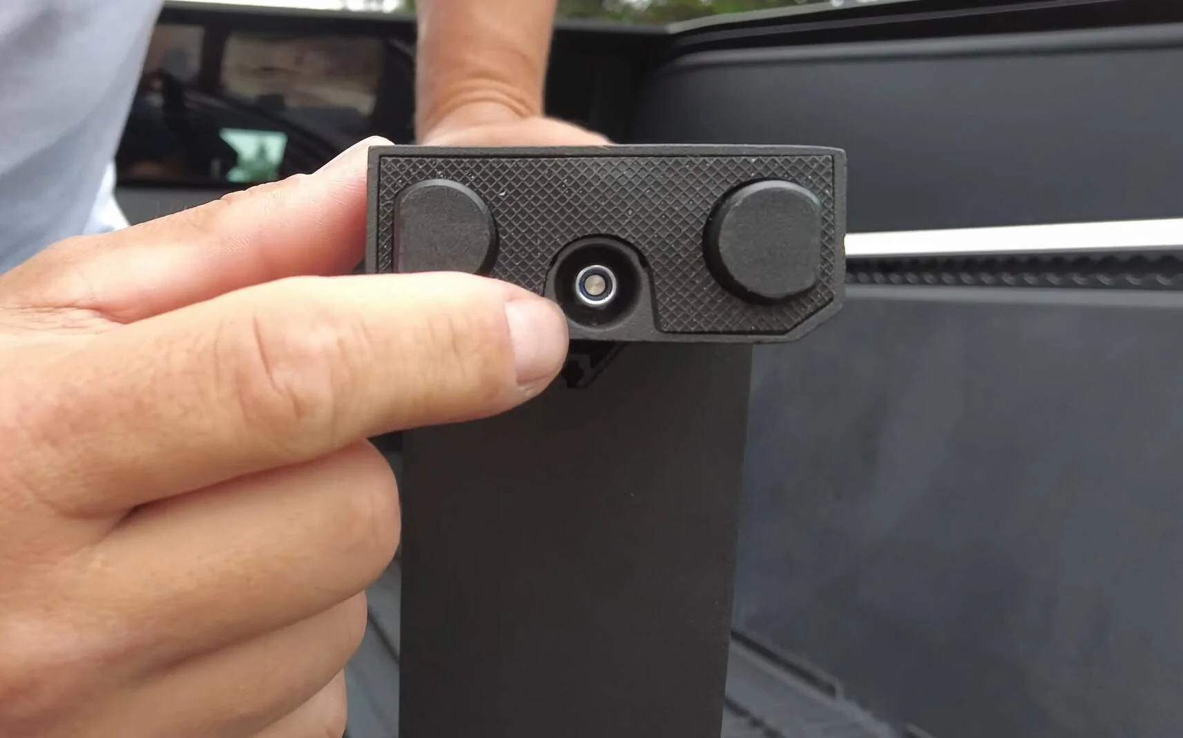 Tesla Cybertruck 🚀 Upgraded Cargo Divider's Most Comprehensive Review Video:  Solved  the OEM Issues that bother you most! 🚚 Teslaunch Cargo Divider (3)