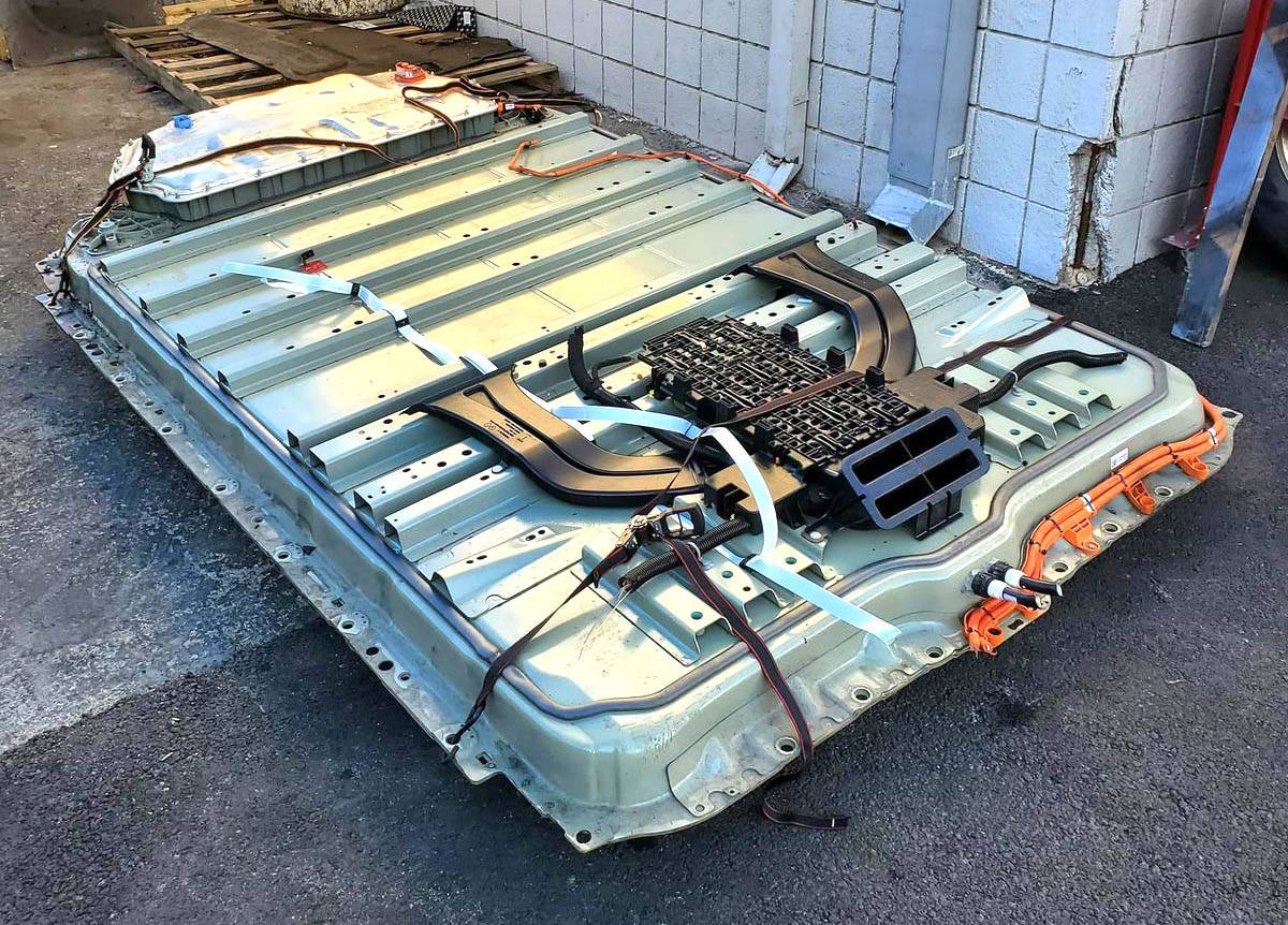 Tesla Cybertruck 4680 structural battery pack (123 kWh) disassembled from Cybertruck  - photo 4680 structural battery pack (123 kWh) disassembled from Cybertruck  - photo