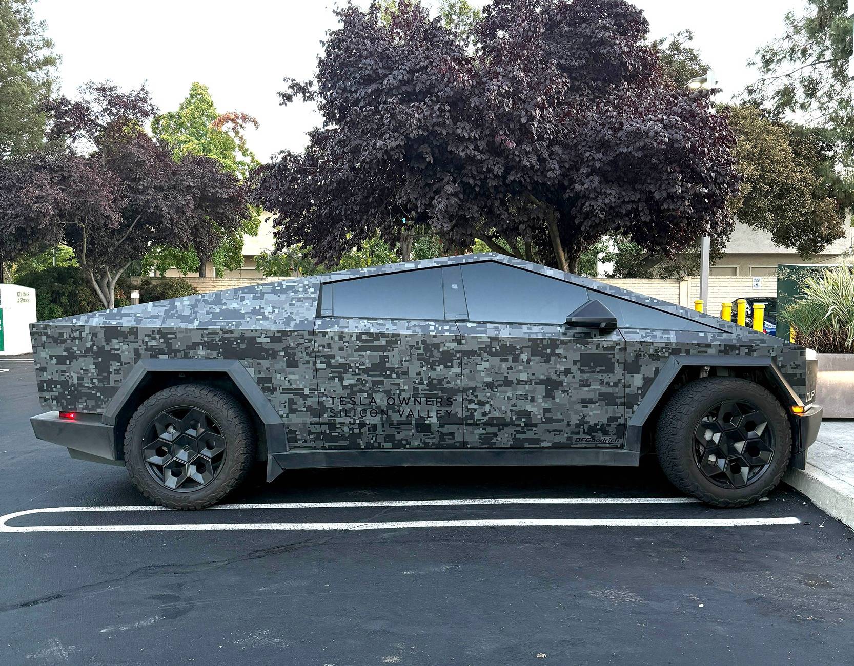 Tesla Cybertruck Camo / Camouflage Vinyl Wrap & PPF Cybertruck -- Photos & Videos urban digital camo cybertruck wra